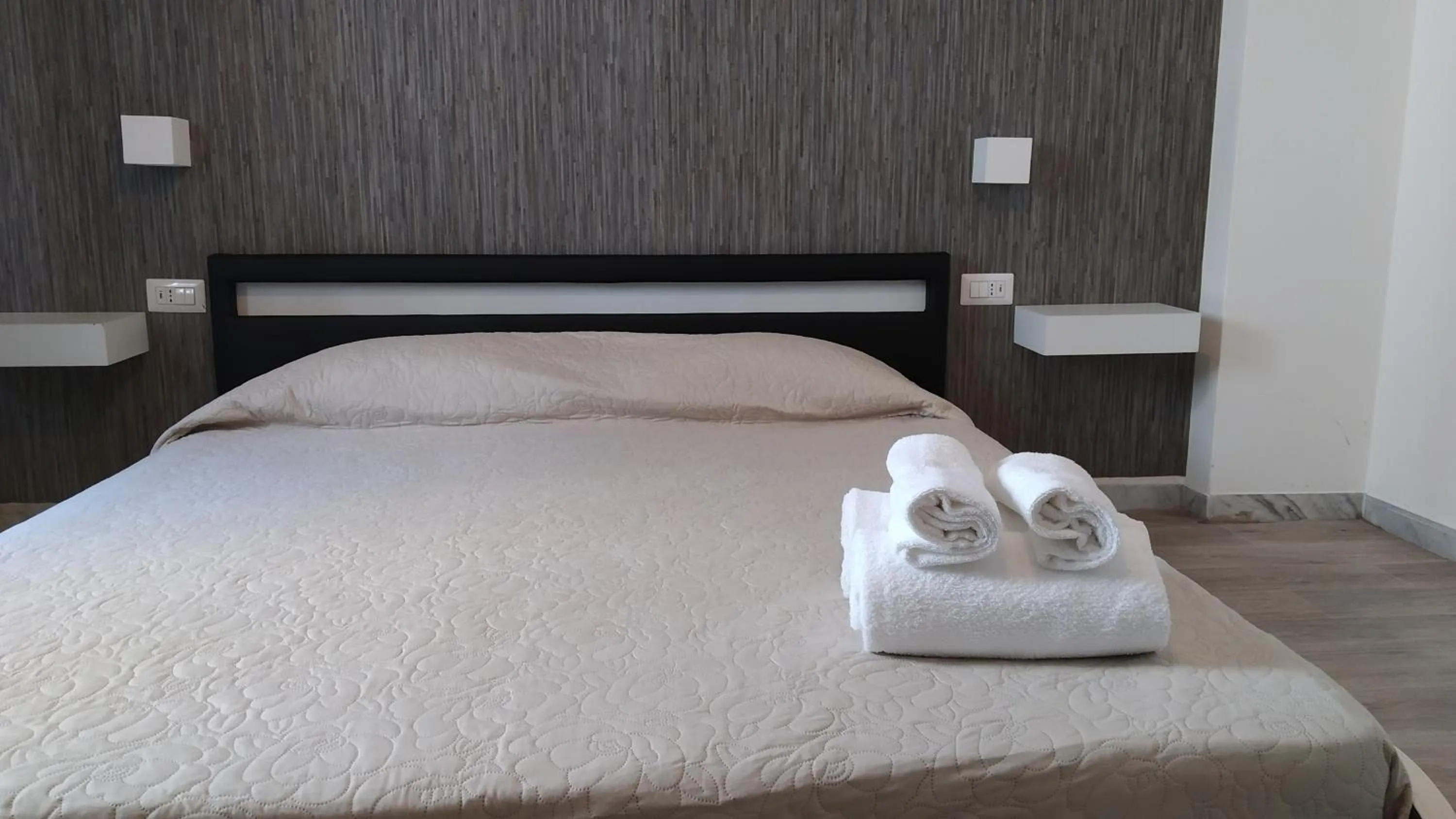 Large Double Room - single occupancy in Cconforthotels R&B Gary House