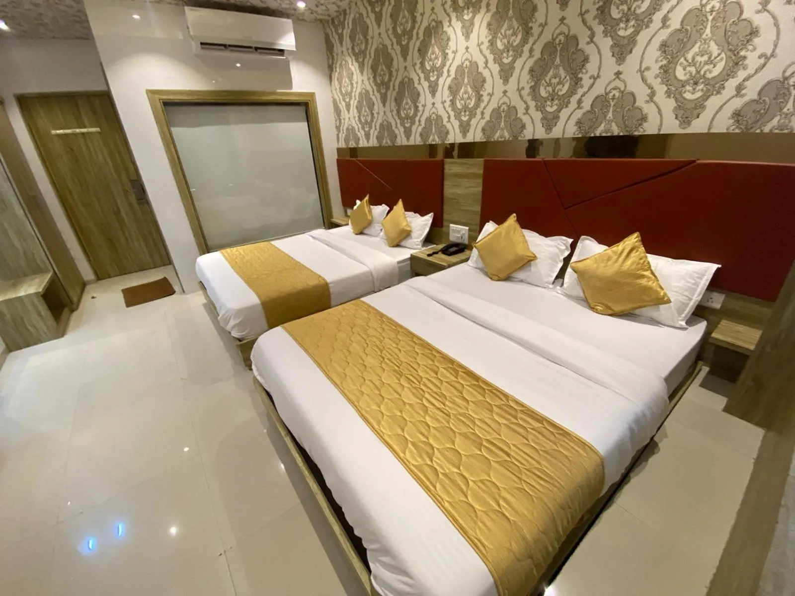 Deluxe Quadruple Room in Hotel BKC CROWN - Near Trade Centre, Visa Consulate