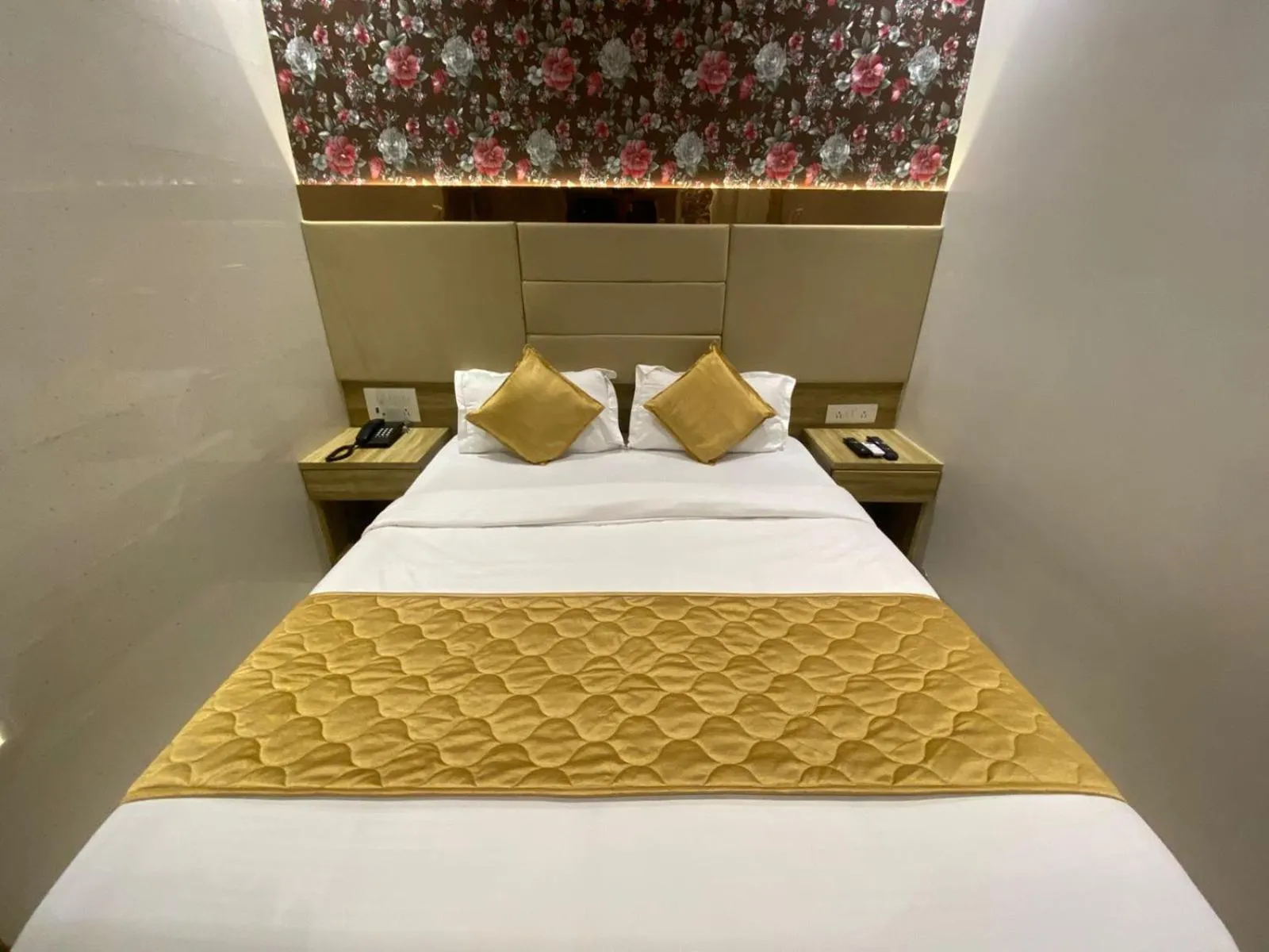 Deluxe Double Room - single occupancy in Hotel BKC CROWN - Near Trade Centre, Visa Consulate