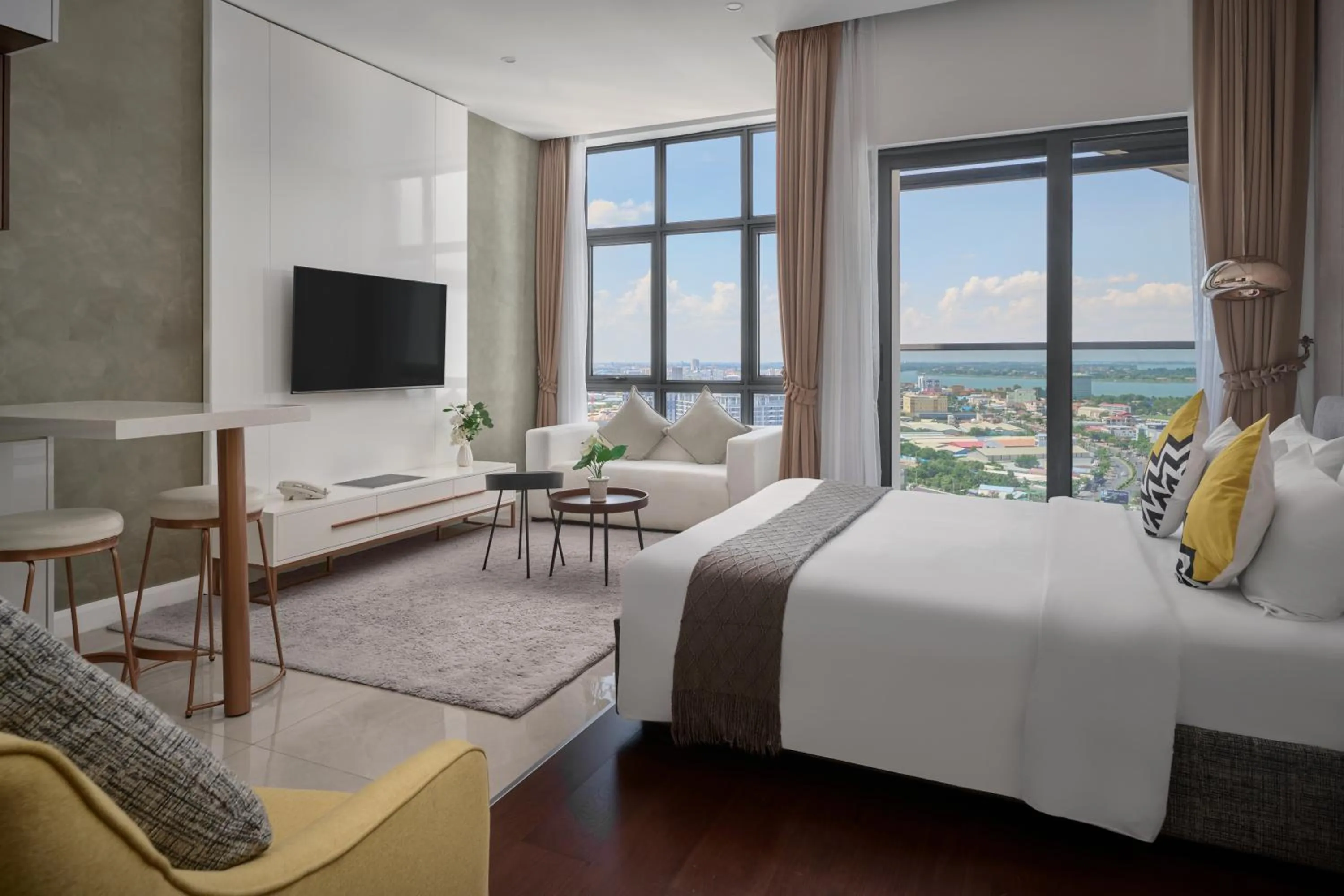 Studio Deluxe Room in The Peninsula Phnom Penh