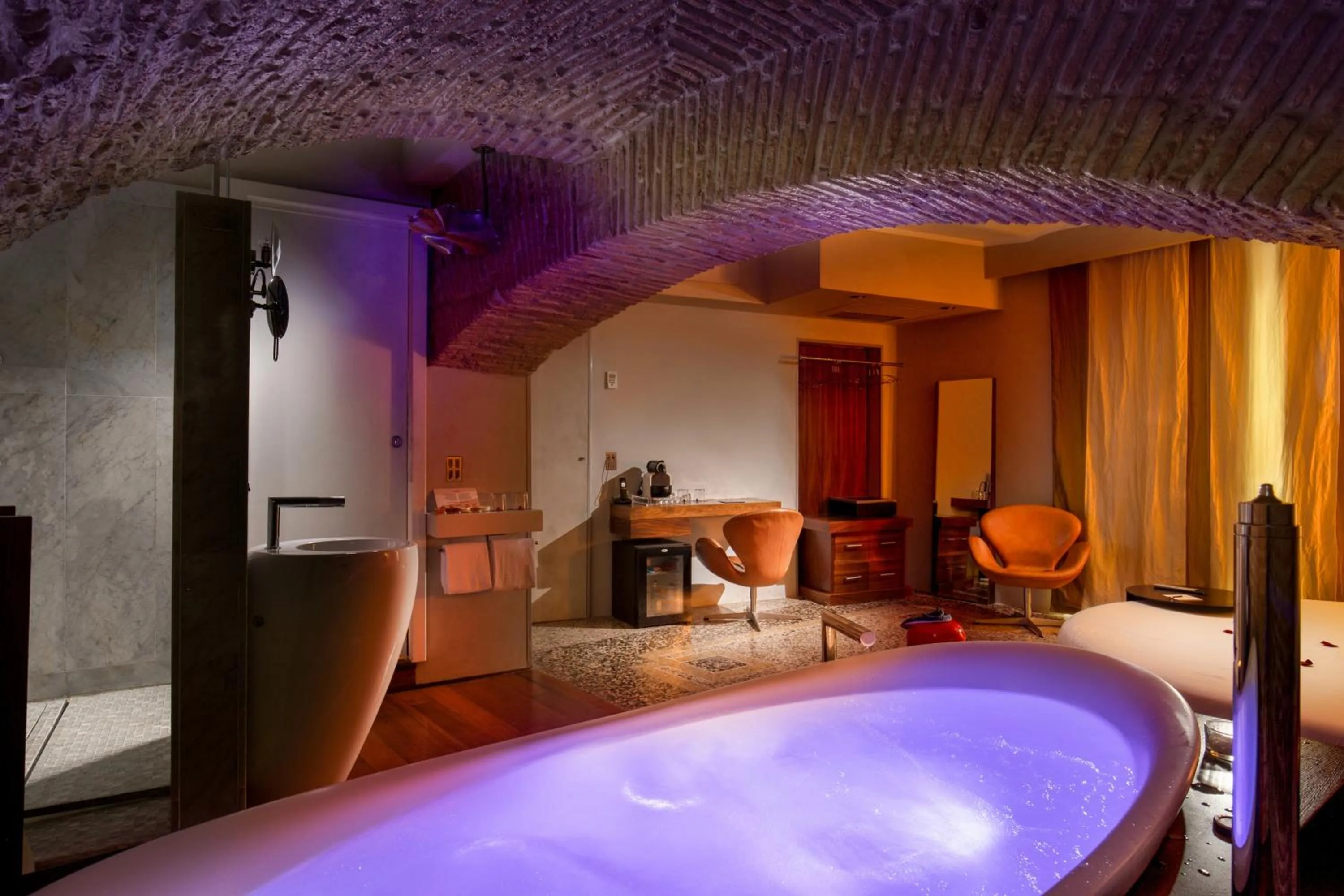 Executive Suite in SuiteSistina for Brave Lovers