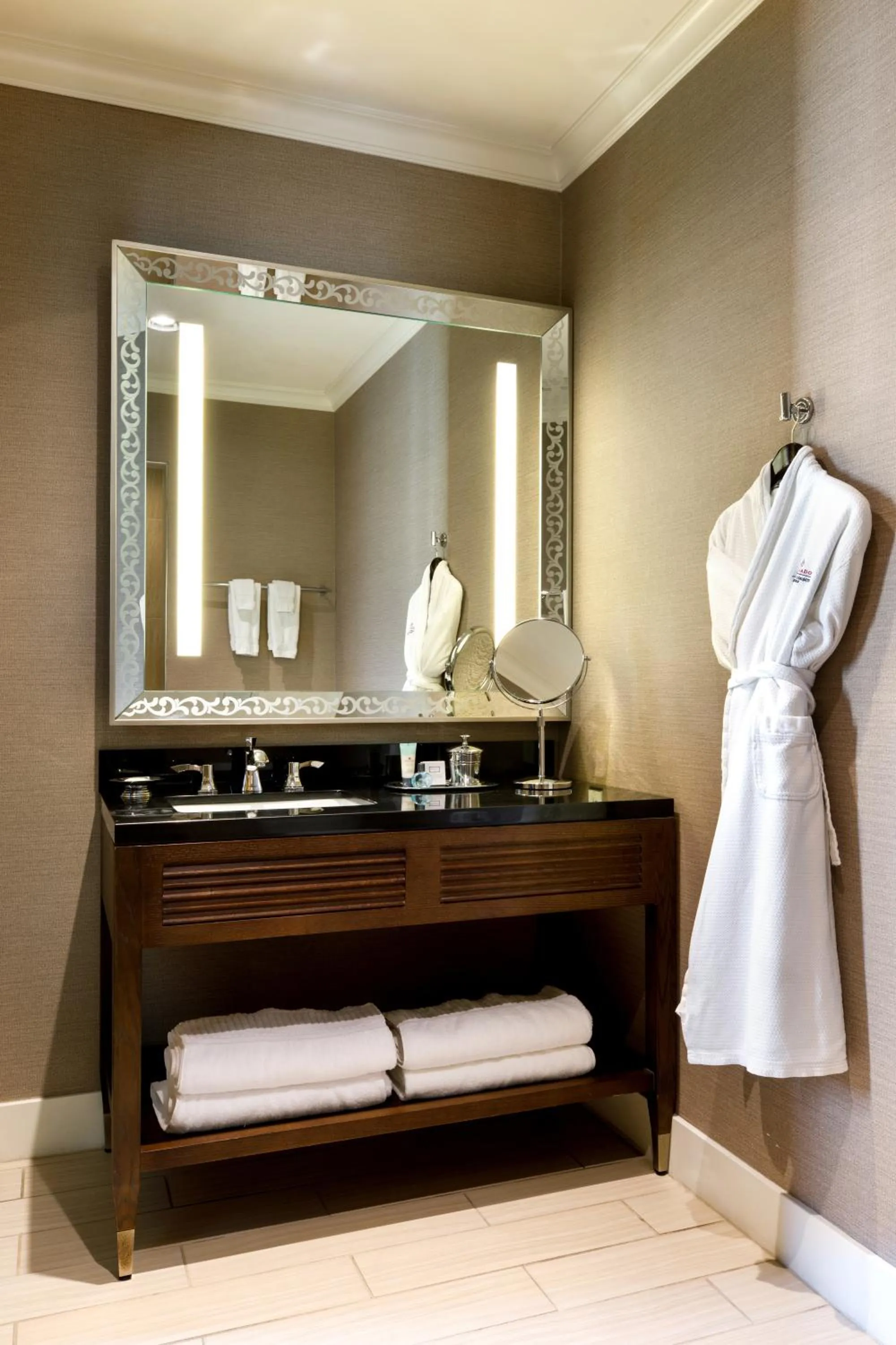 Queen Room in Ambassador Hotel Oklahoma City, Autograph Collection