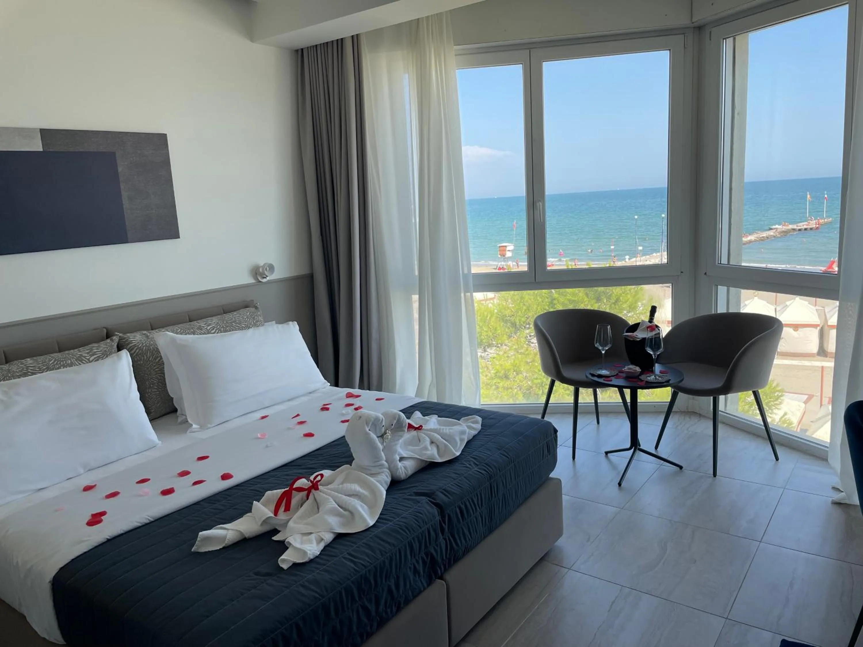 Deluxe Double or Twin Room with Sea View in Hotel Petit Palais