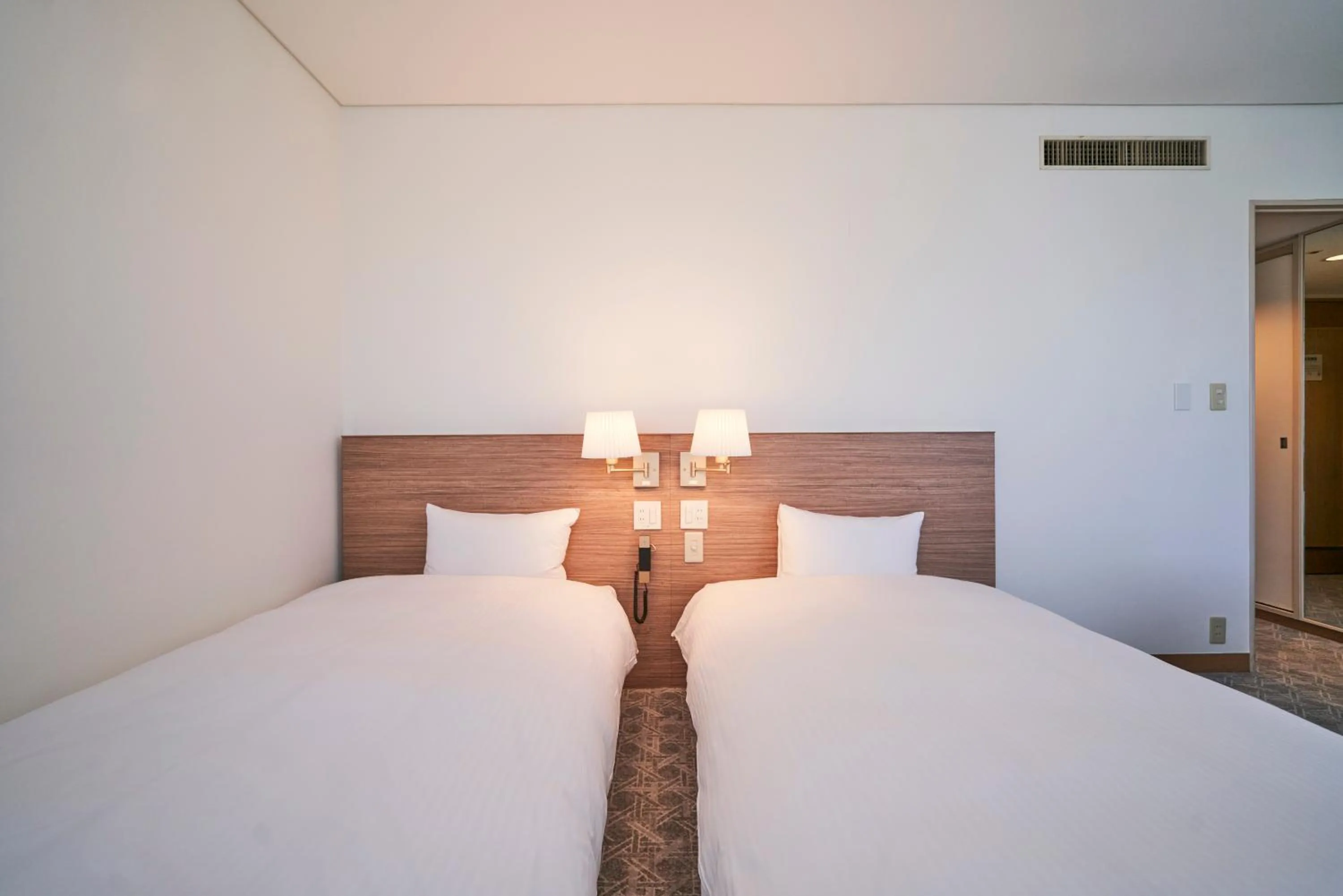 Twin Room - Non-Smoking in Mito Sannomaru Hotel