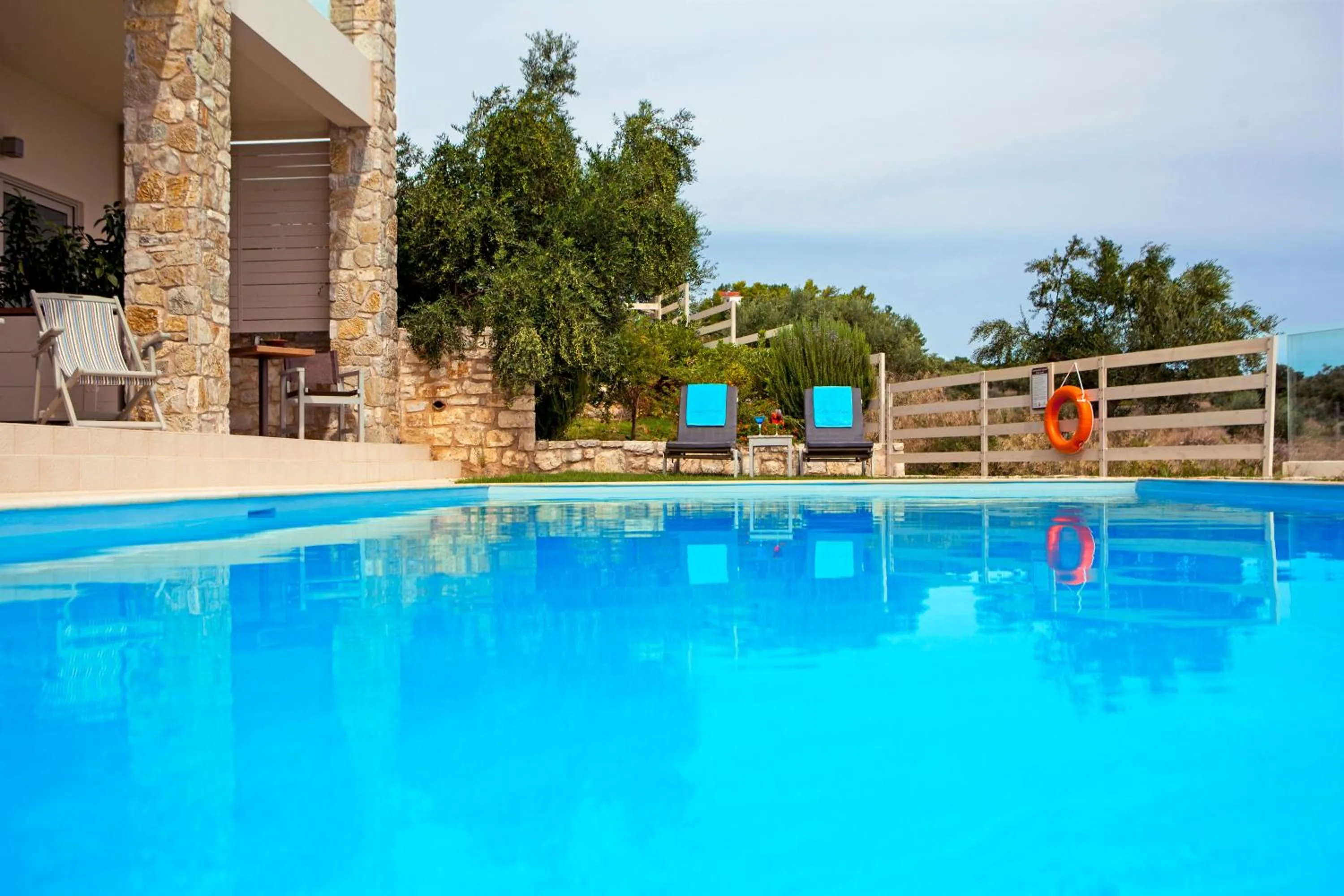 Swim up Deluxe Suite in Camvillia Resort Messinia