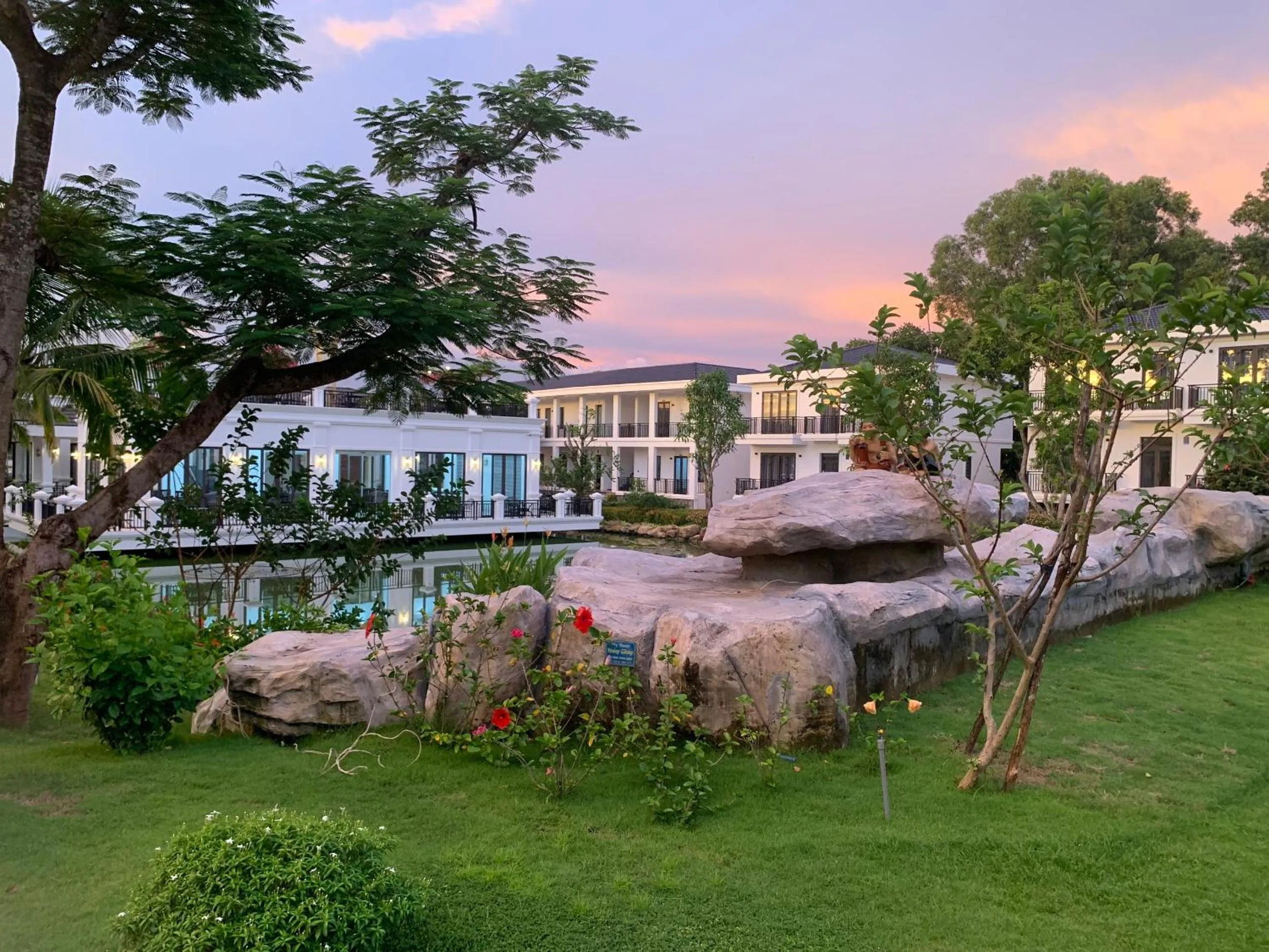 Deluxe Double or Twin Room with Pool View in DAD Resort Phú Quốc