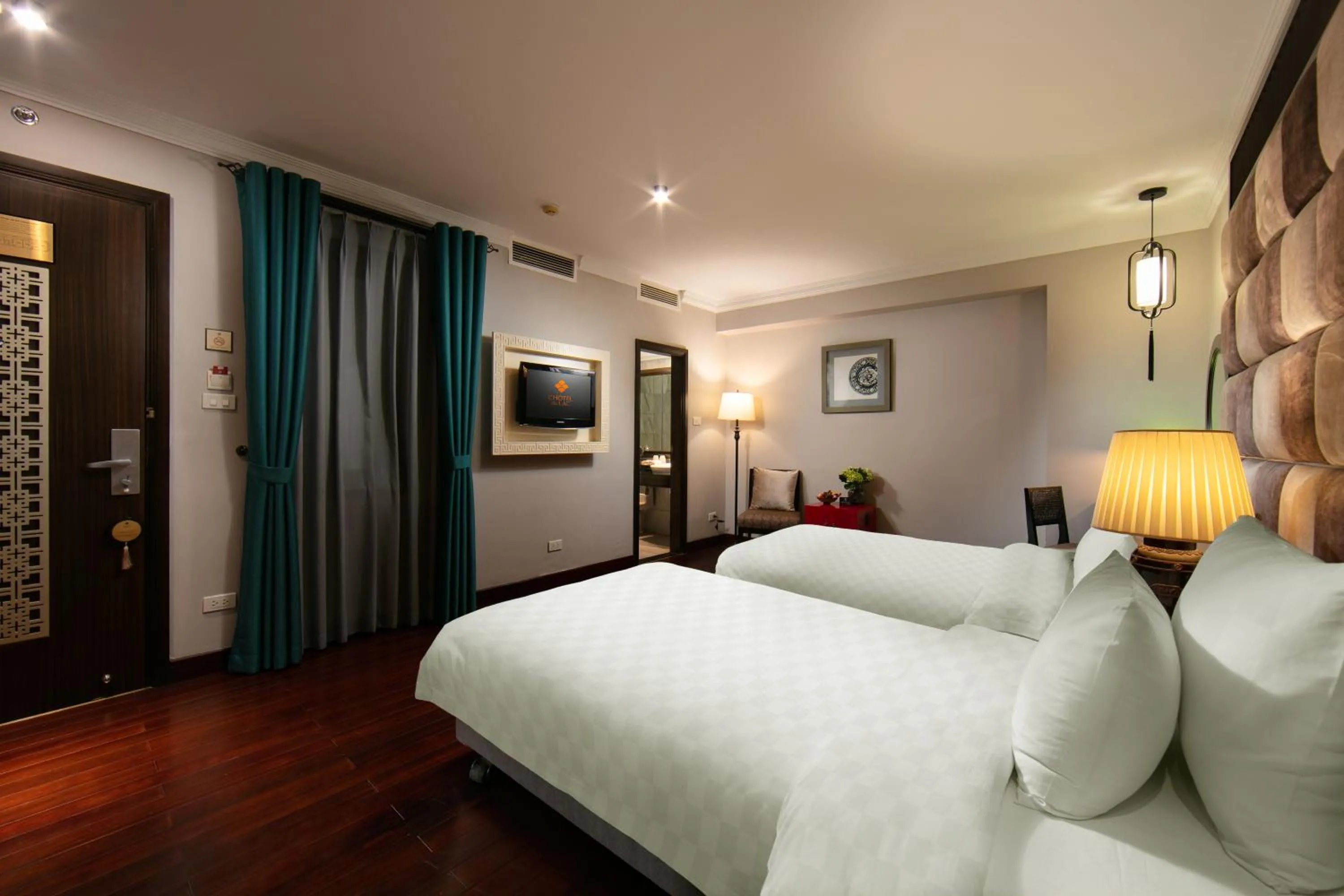 Deluxe Twin Room Internal Window in HOTEL du LAC Hanoi