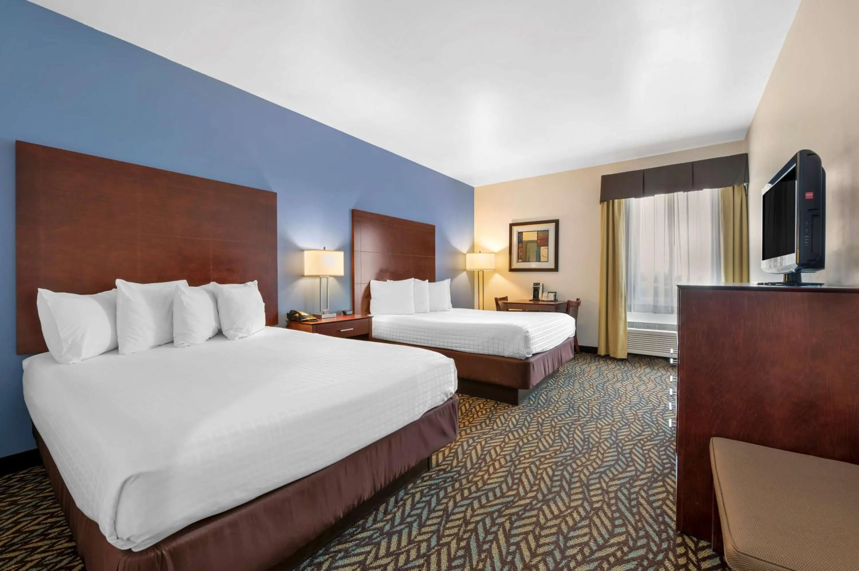 Queen Room with Two Queen Beds in Best Western Plus Covered Bridge Inn