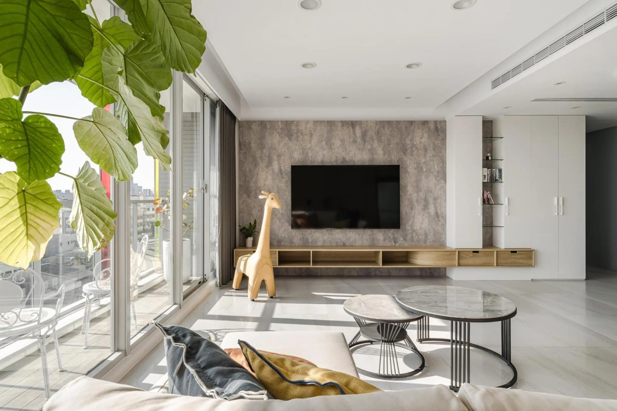 Three-Bedroom Apartment in 1LI7E Hotel