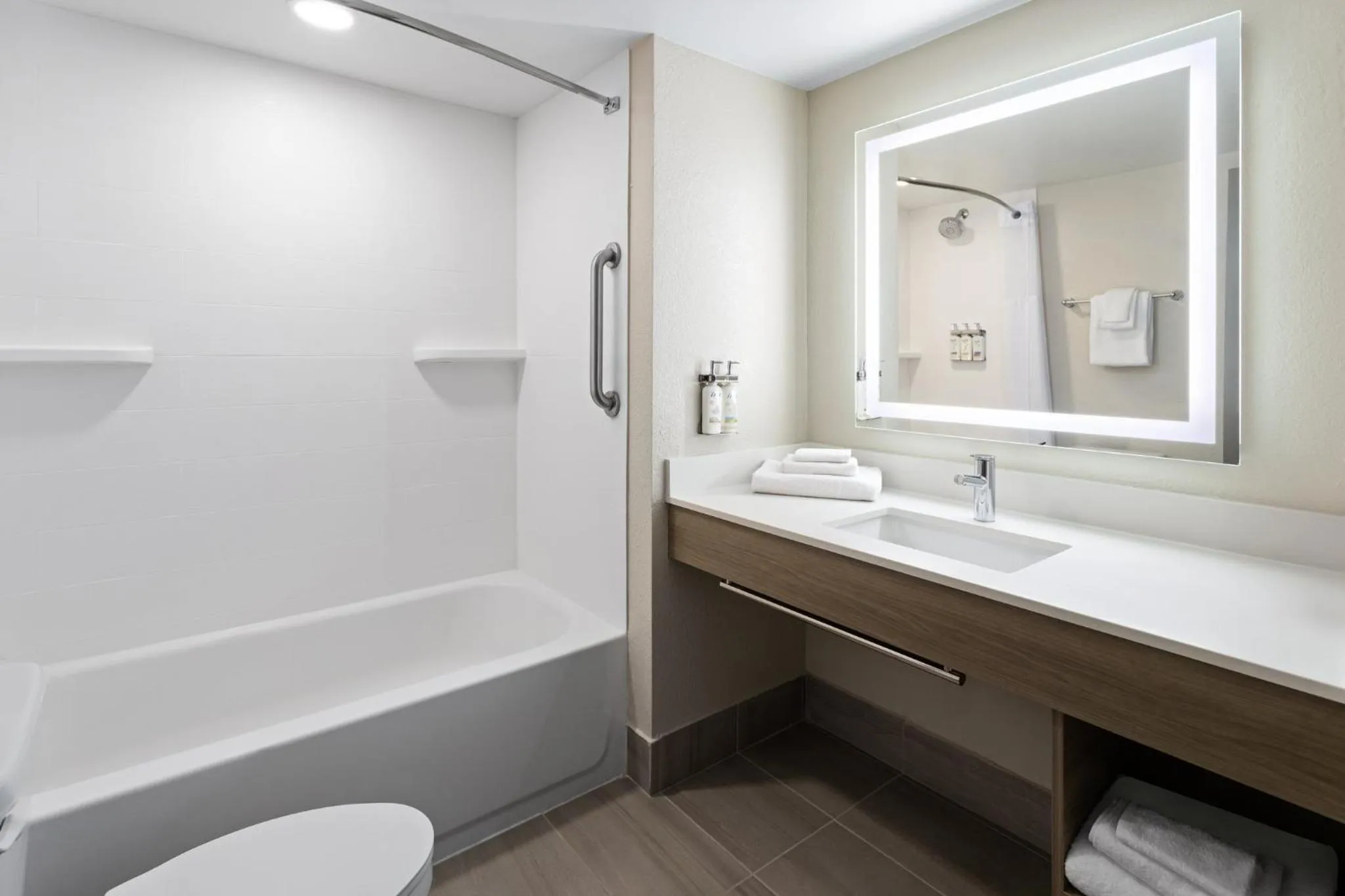 Standard Room with Two Queen Beds in Holiday Inn Express Augusta Downtown by IHG