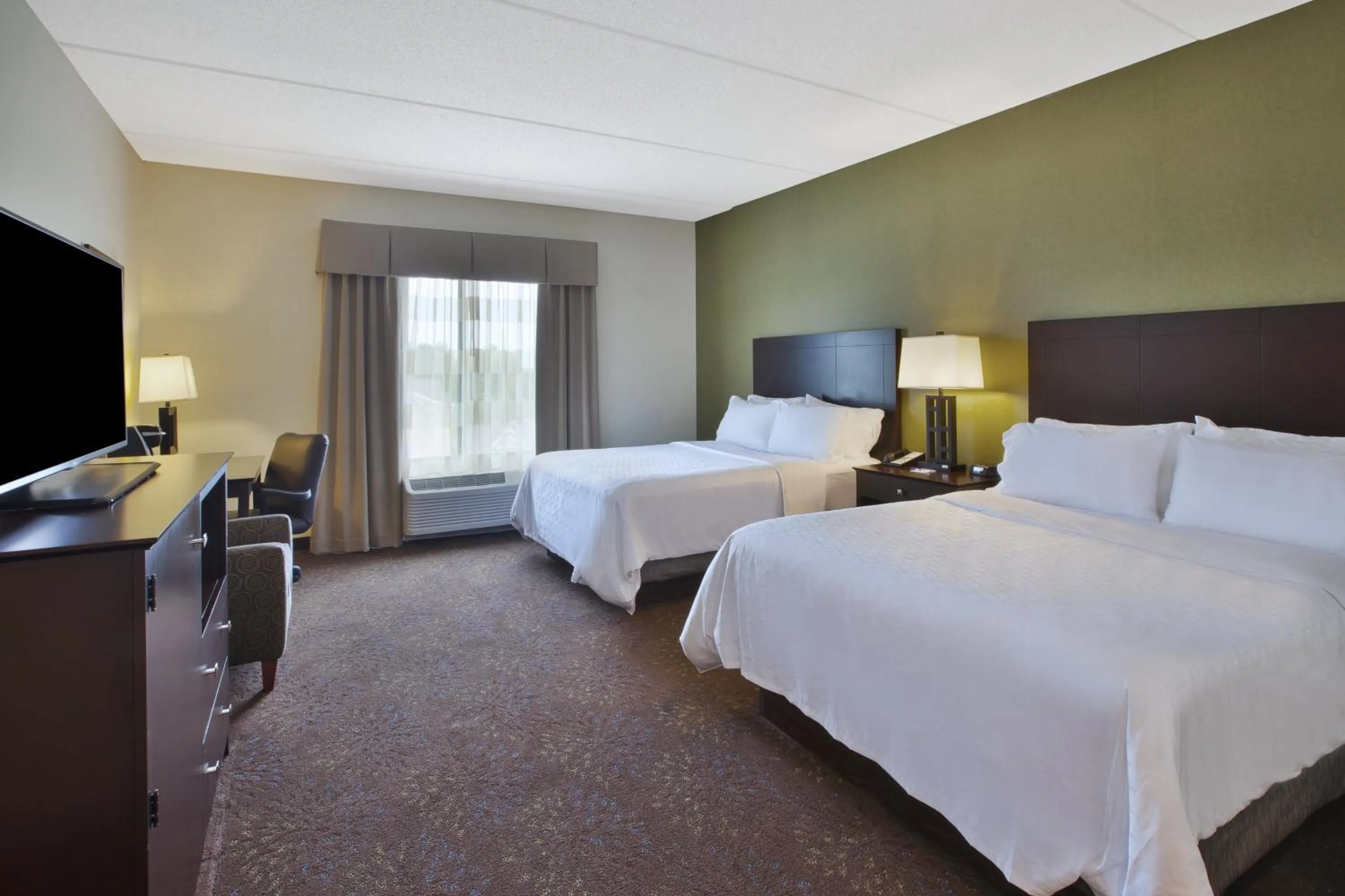 Queen Room with Two Queen Beds - Hearing Accessible in Holiday Inn Express & Suites Geneva Finger Lakes by IHG