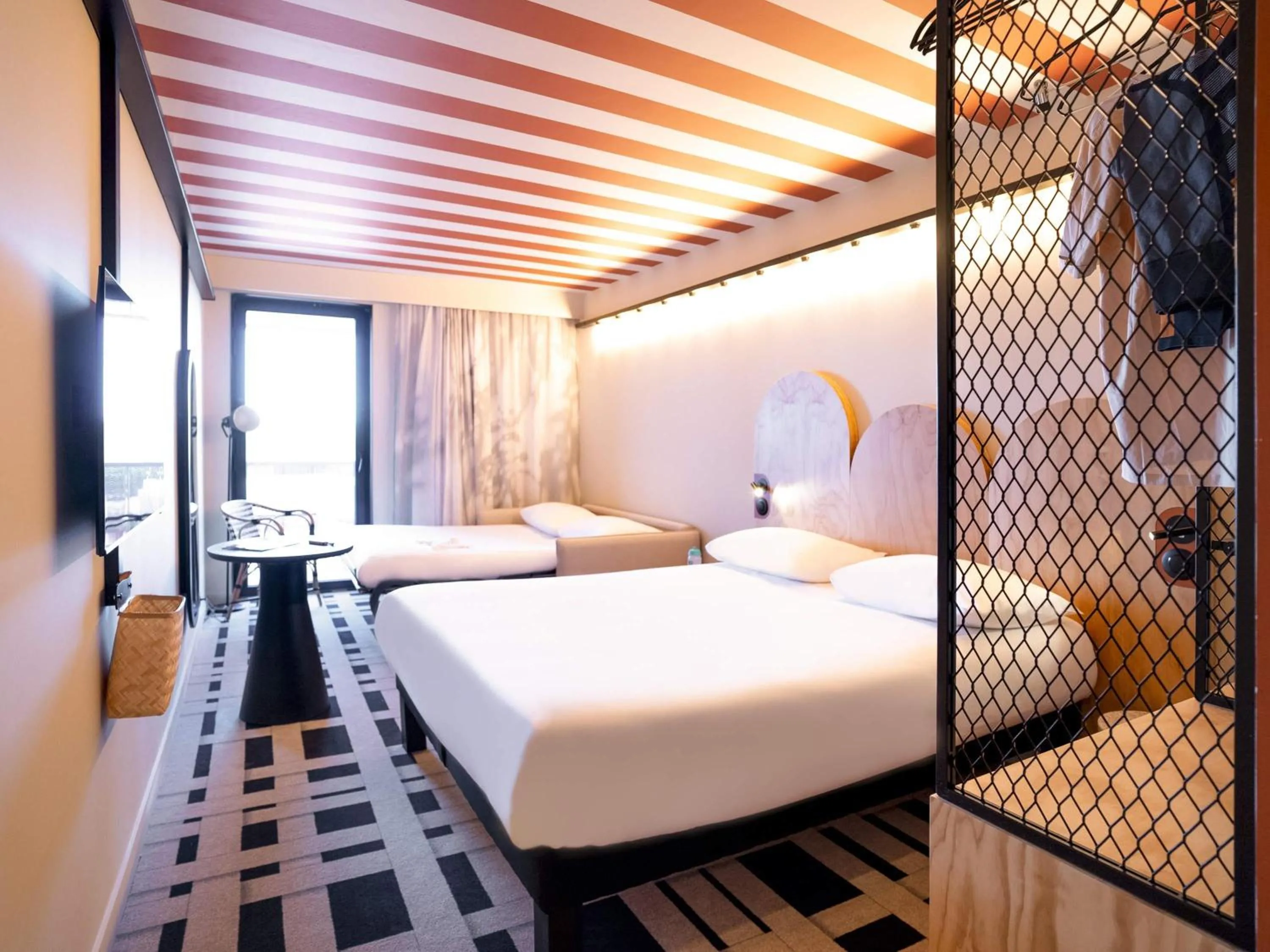 Family Room with double bed and sofa bed - single occupancy in ibis Styles Montauban