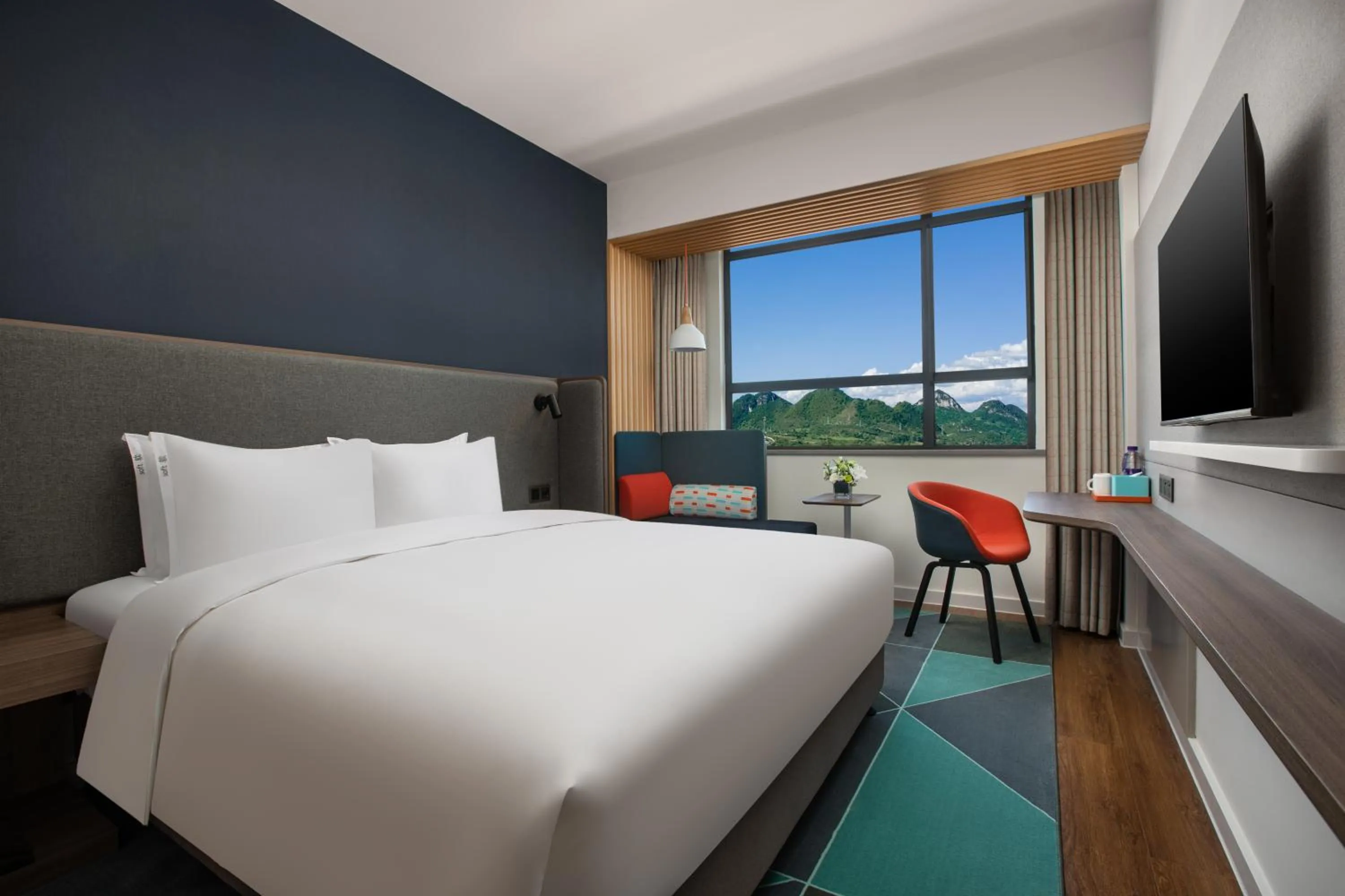 Standard King Room - Smoking in Holiday Inn Express Guiyang Qingyan by IHG