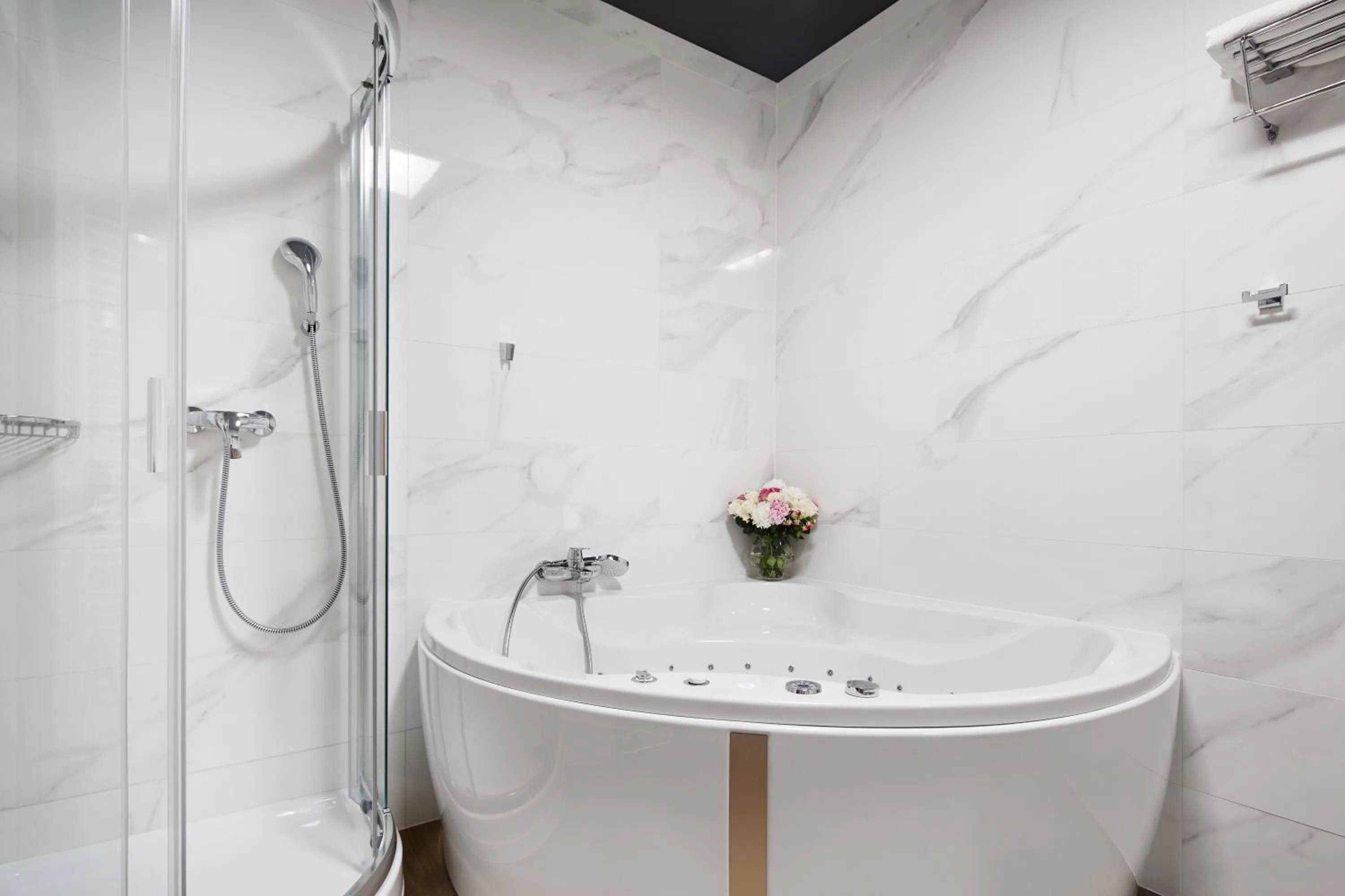 Superior Room with Hot Tub in Hotel Apis