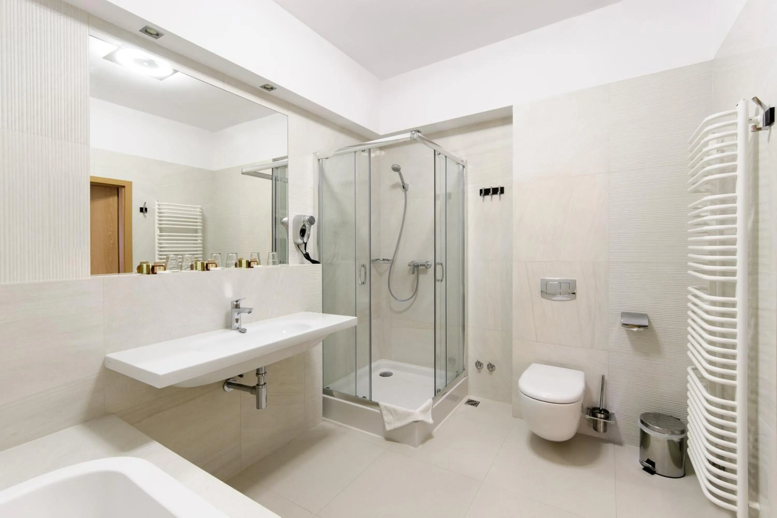 Superior Room with Hot Tub in Hotel Apis