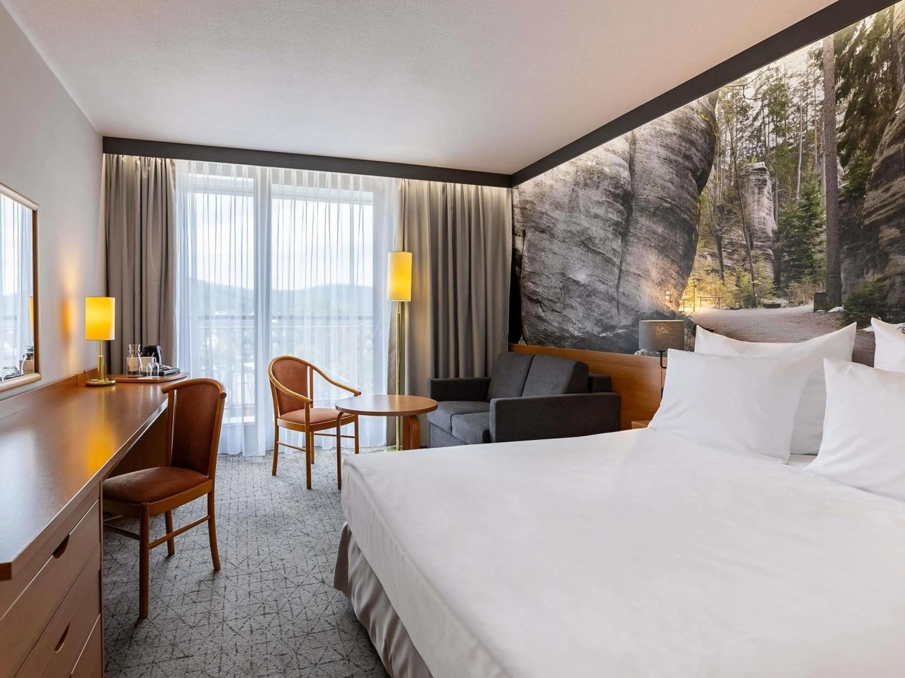 Standard Room with air-condition Queen Bed and Sofa in Mercure Karpacz Skalny