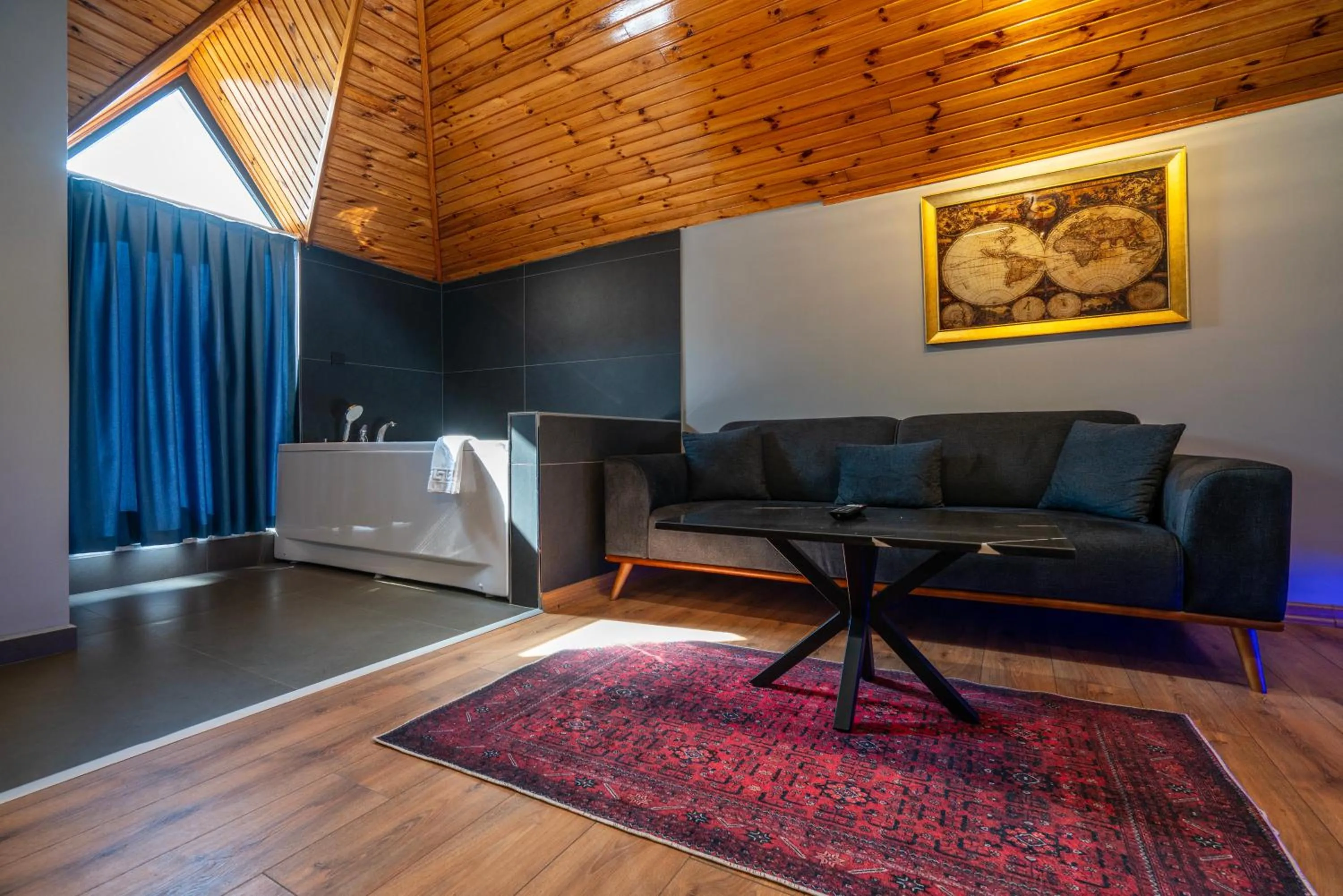 Deluxe Suite with Spa Bath in Royal Nest