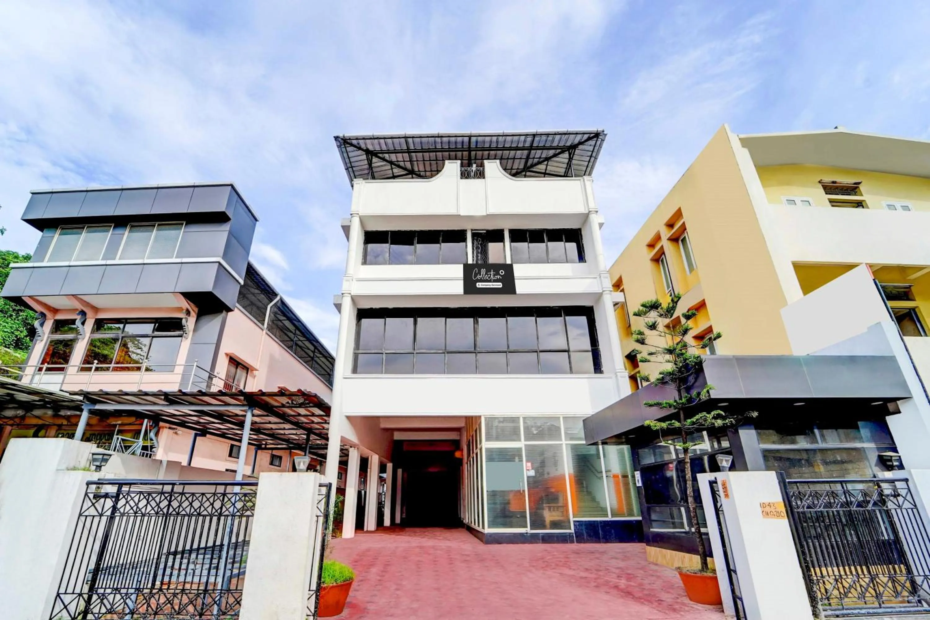 Super Collection O Chalai Bazaar Near Railway Station formerly Galaxy Inn