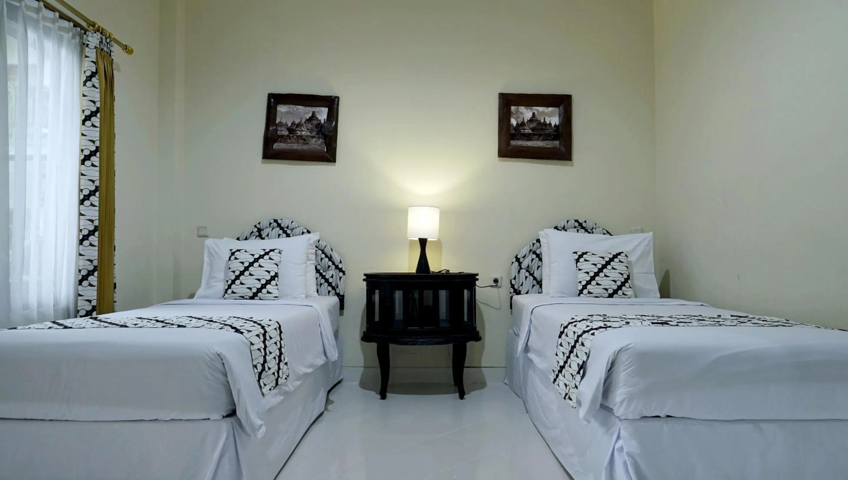 Superior Twin Room in Diana Hotel Jogja