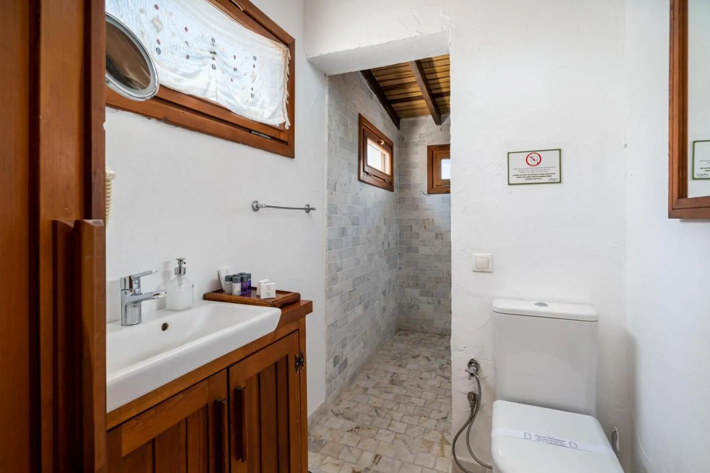 Deluxe Queen Room in Ephesus Lodge