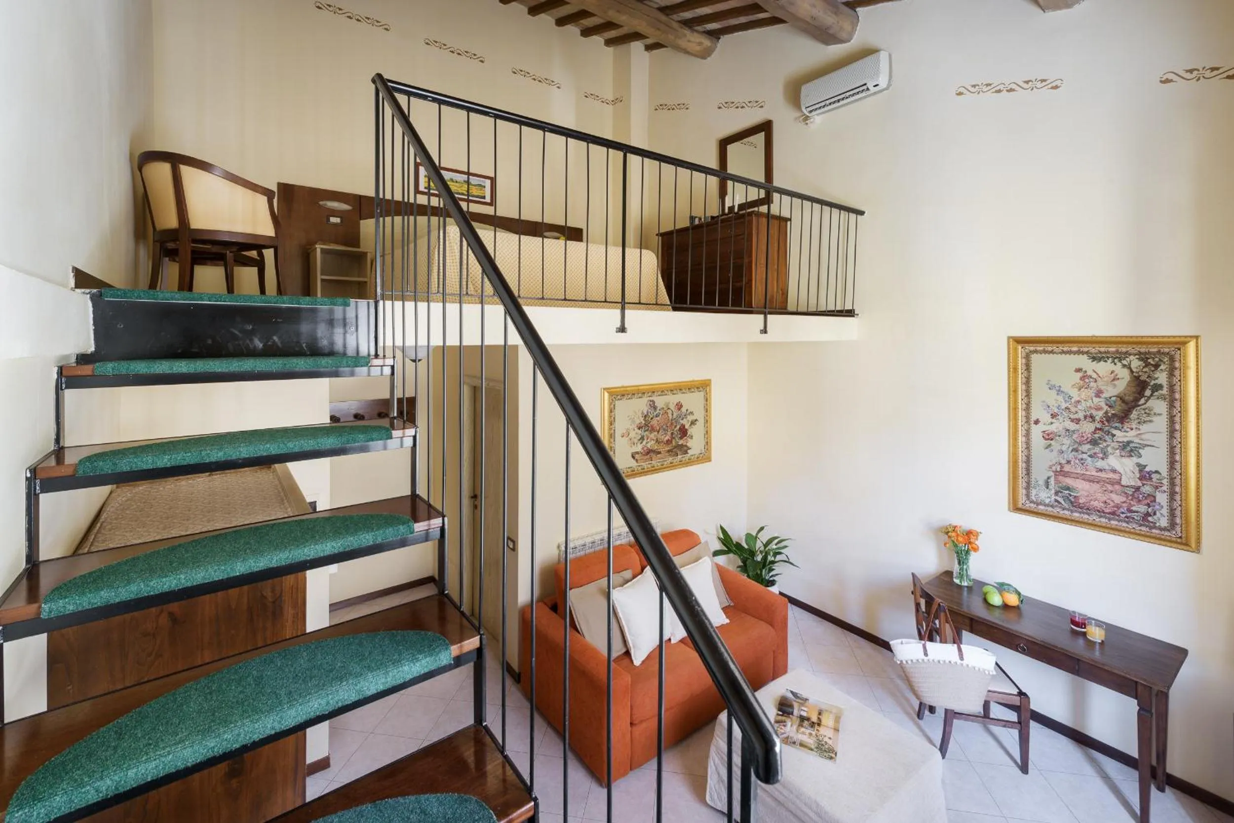 Classic Triple Room in Hotel Dei Capitani