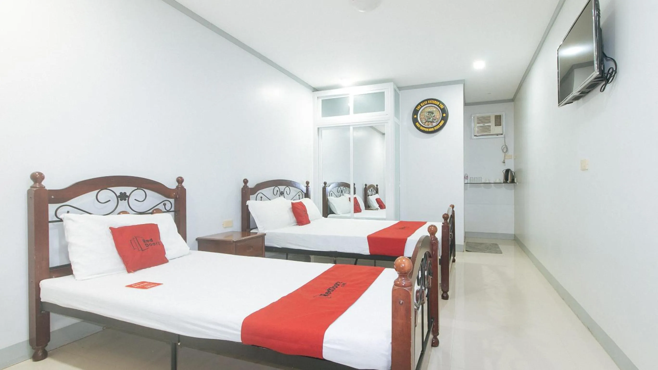 Deluxe Triple Room in RedDoorz at Guimod Transient House Ilocos Sur