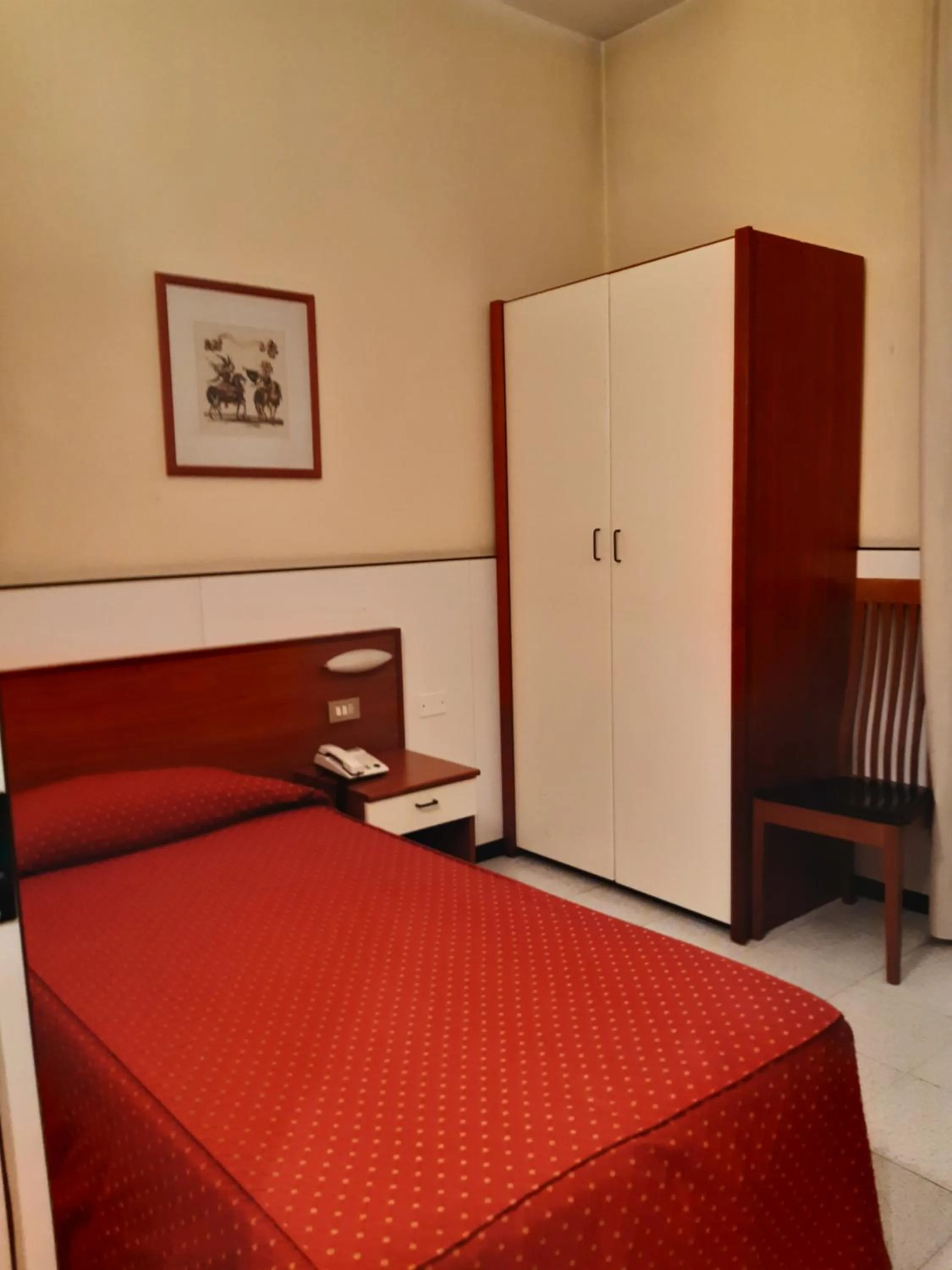 Economy Single Room in Hotel Mayorca