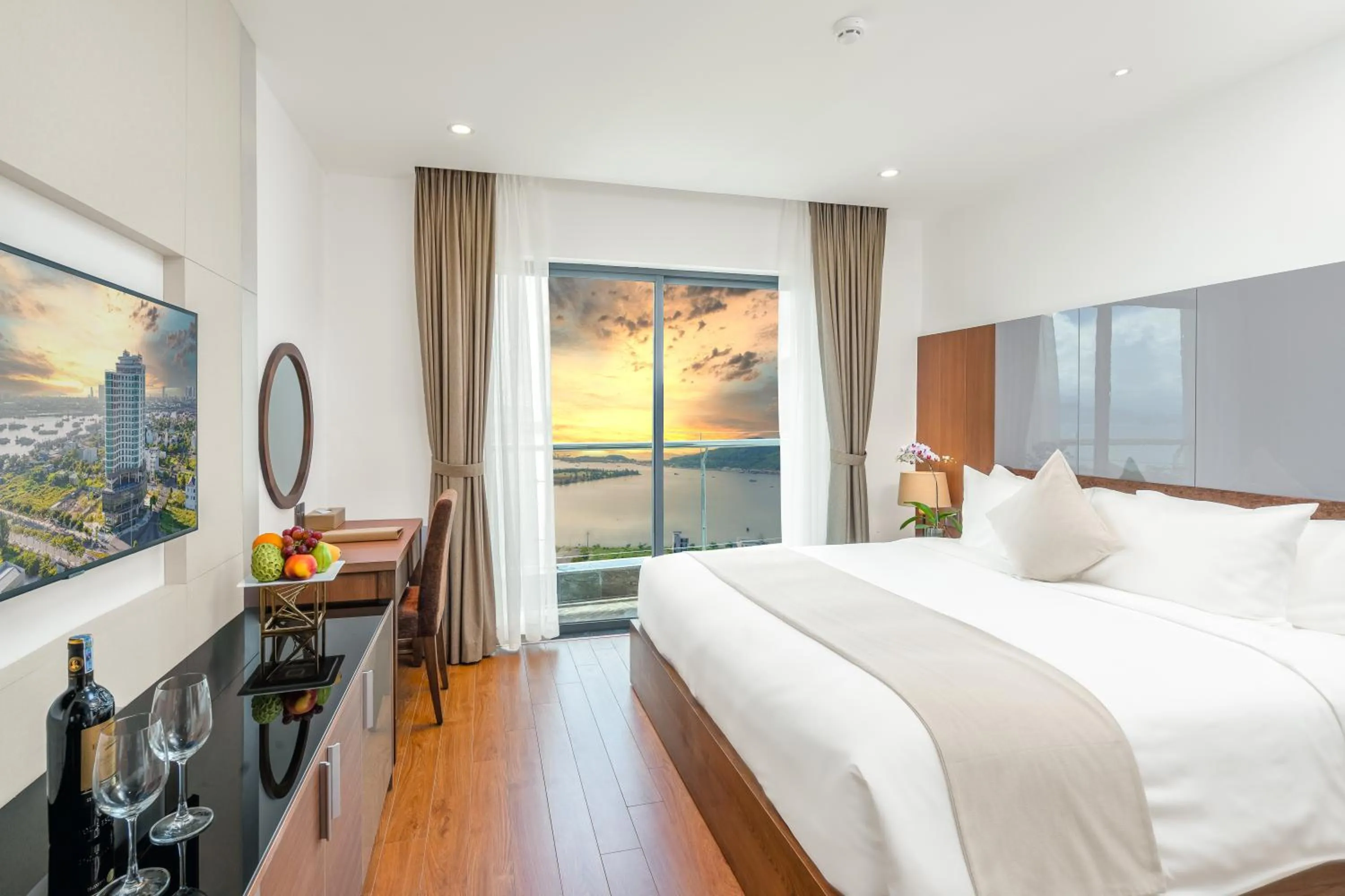 Deluxe Double Bay View with Balcony - single occupancy in Alan Sea Hotel Danang
