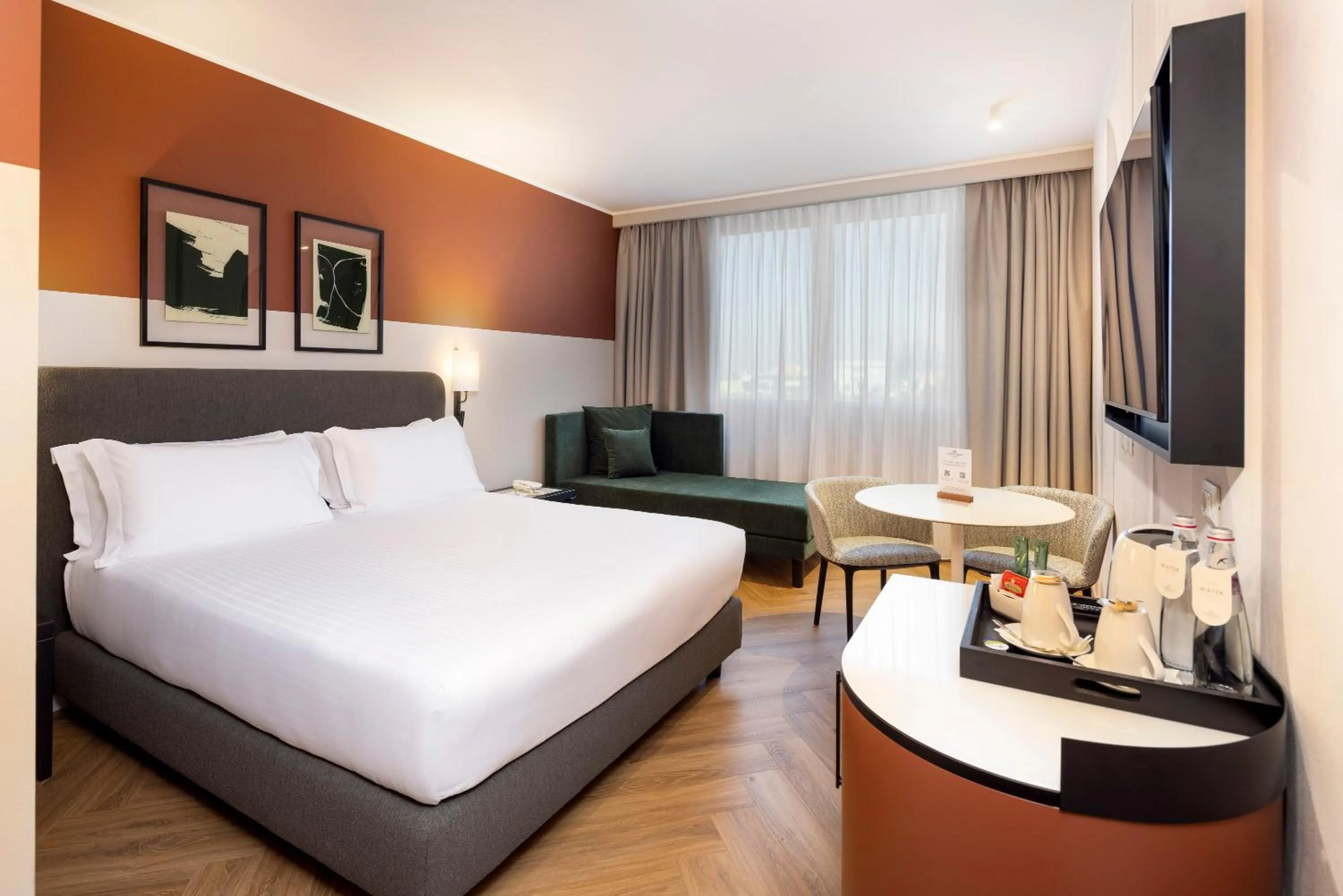 King Room with Sofa Bed in Crowne Plaza Padova by IHG