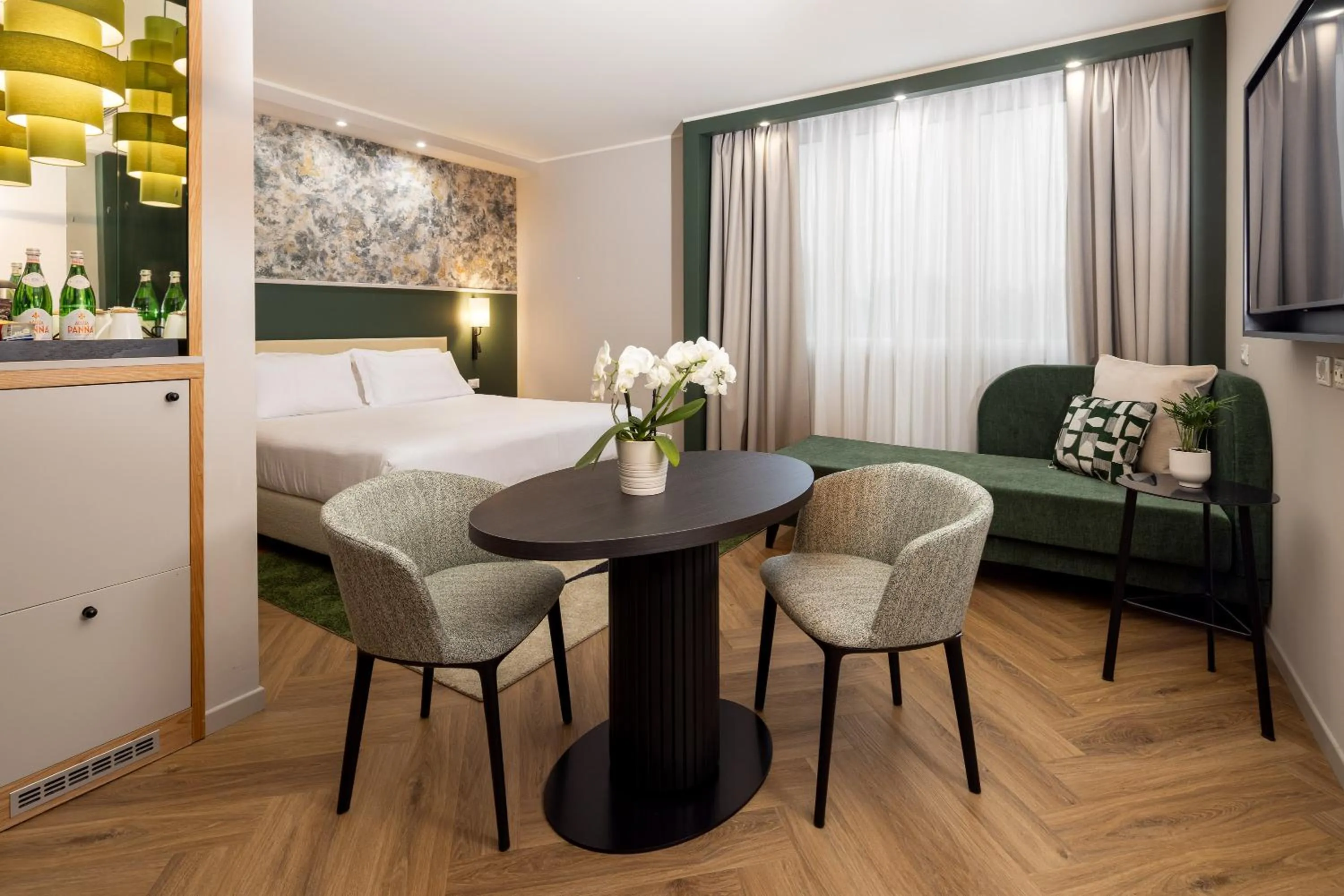 Premium King Room with Sofa Bed in Crowne Plaza Padova by IHG