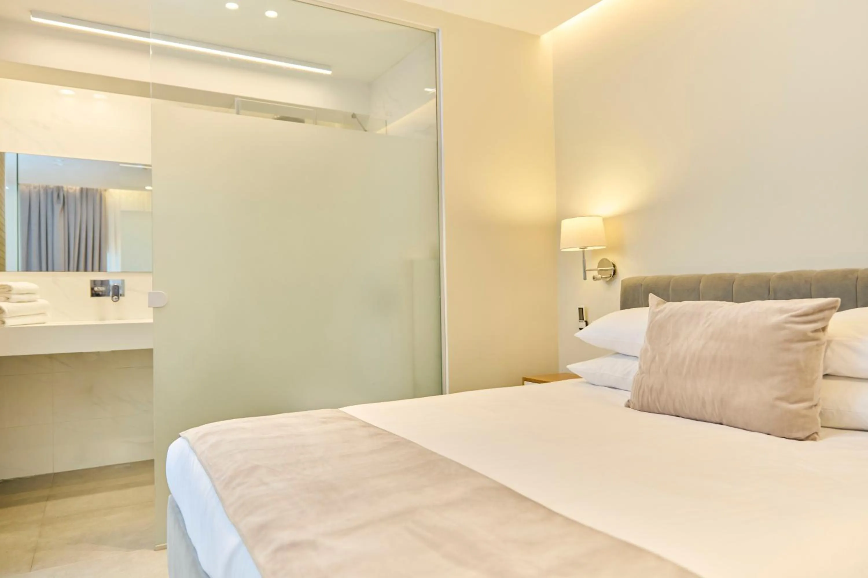 Deluxe Double Room in H7 TLV