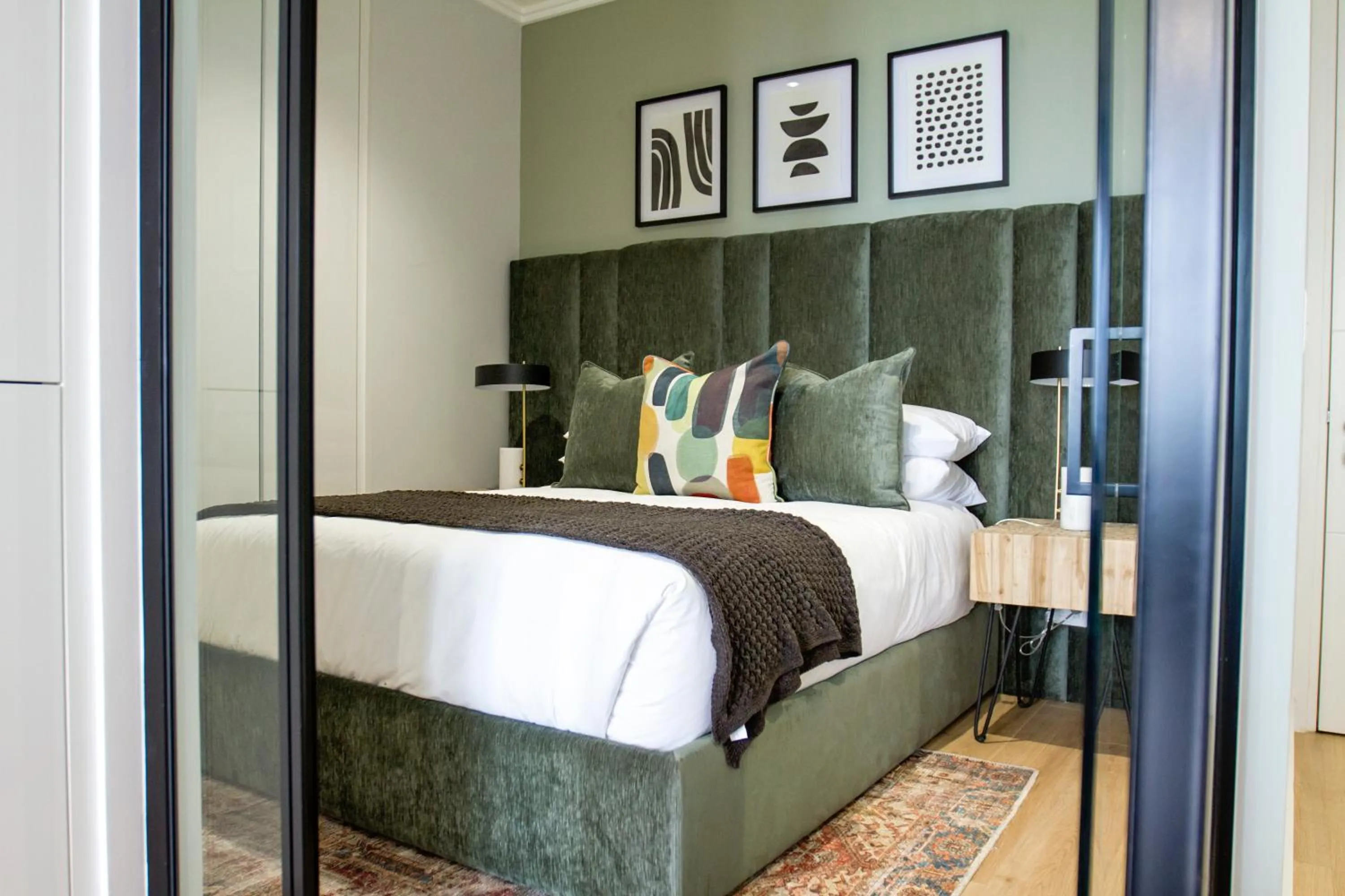 One-Bedroom Apartment with Balcony in Executive Apartment at Ellipse Waterfall