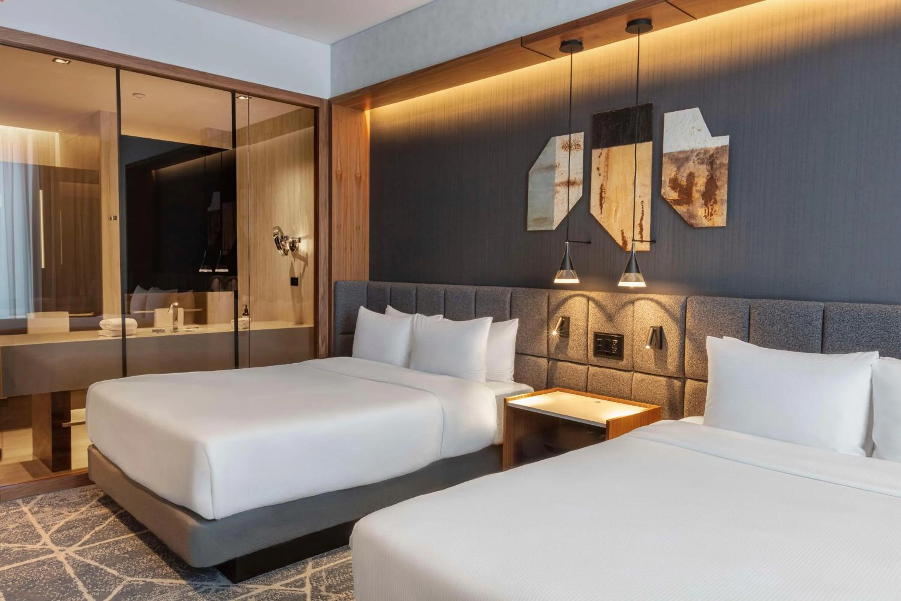 Club Queen Corner Room with Two Queen Beds and Mountain View in Hilton Monterrey Valle