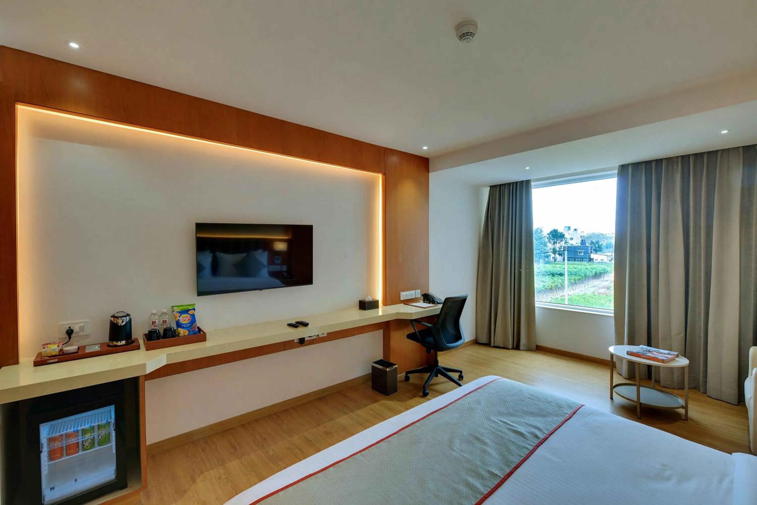 Suite with Balcony and One Way Airport Transfer - single occupancy in Clarion Hotel Bangalore
