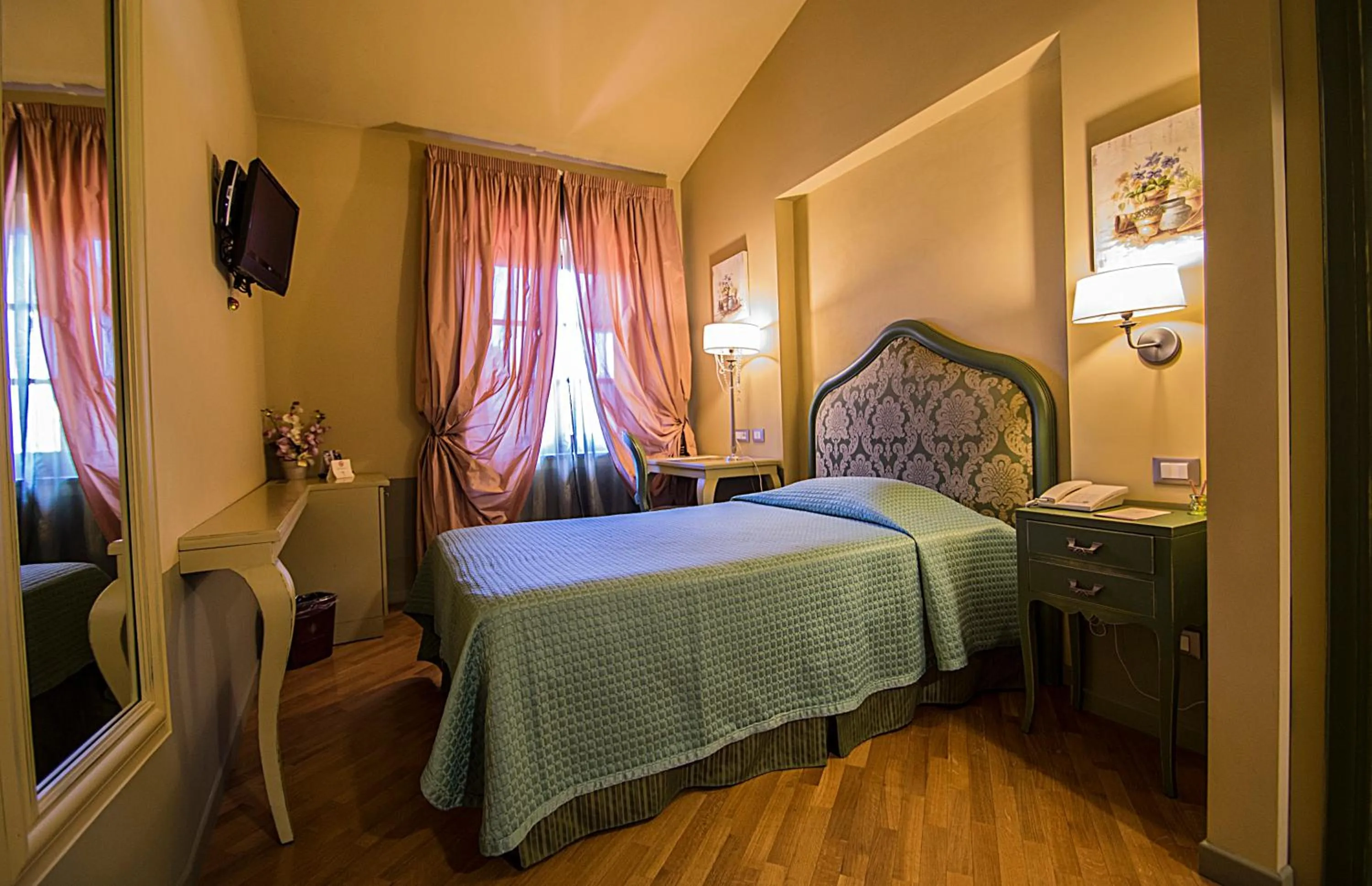 Single Room in San Luca Palace