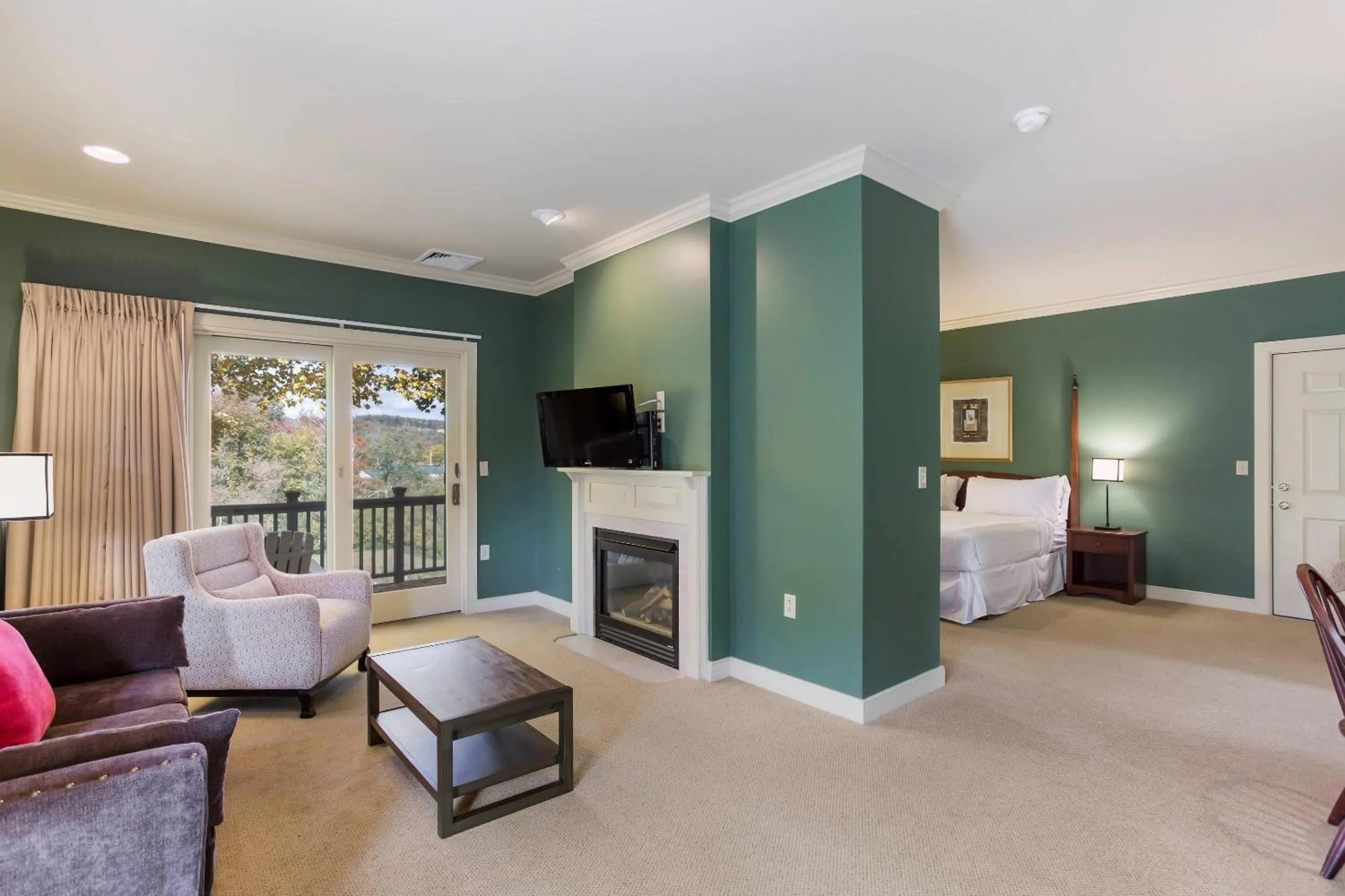 Deluxe Suite in The Palmer House Resort, an Ascend Collection Hotel