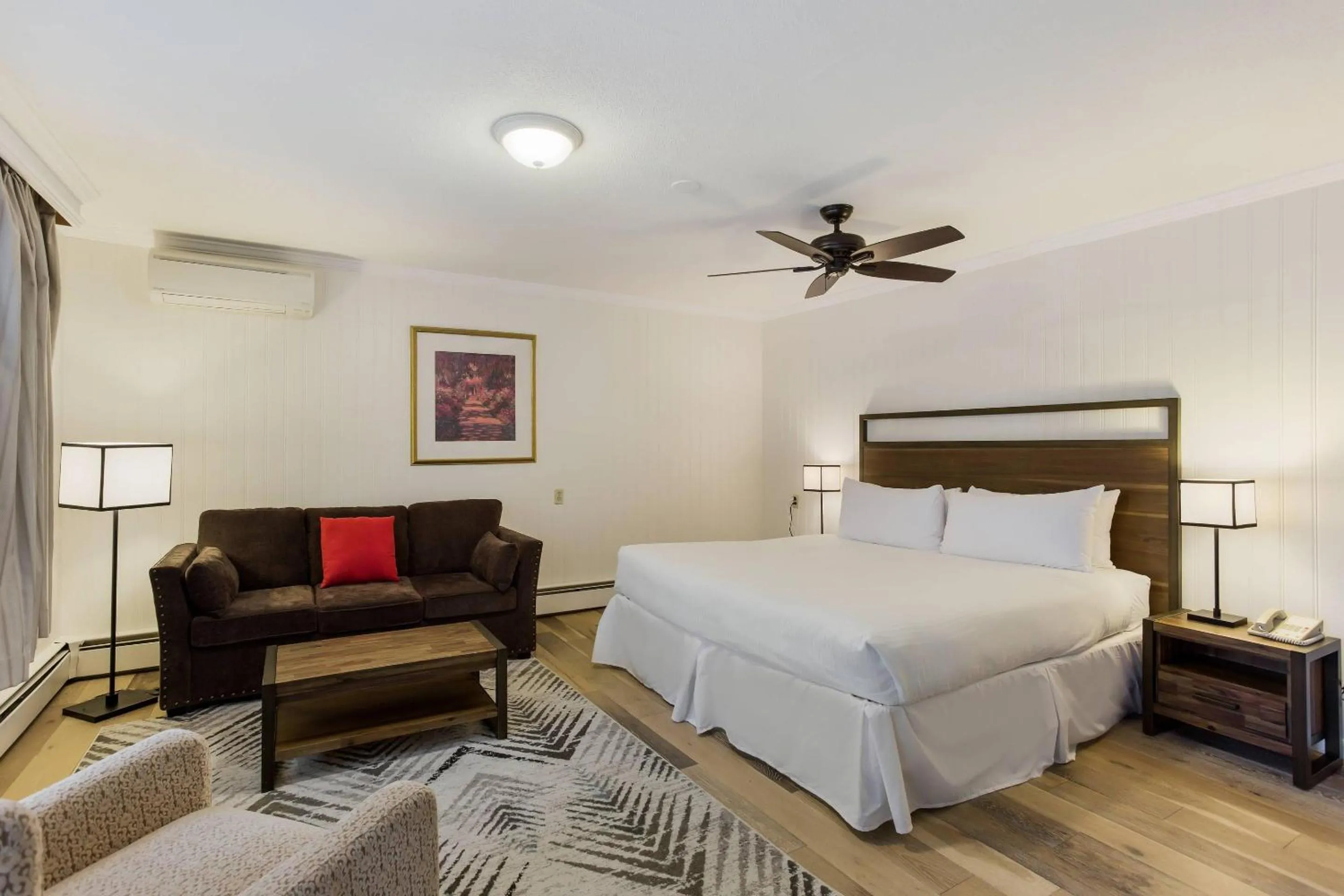 Standard King Room with Sofa Bed - Non-Smoking in The Palmer House Resort, an Ascend Collection Hotel