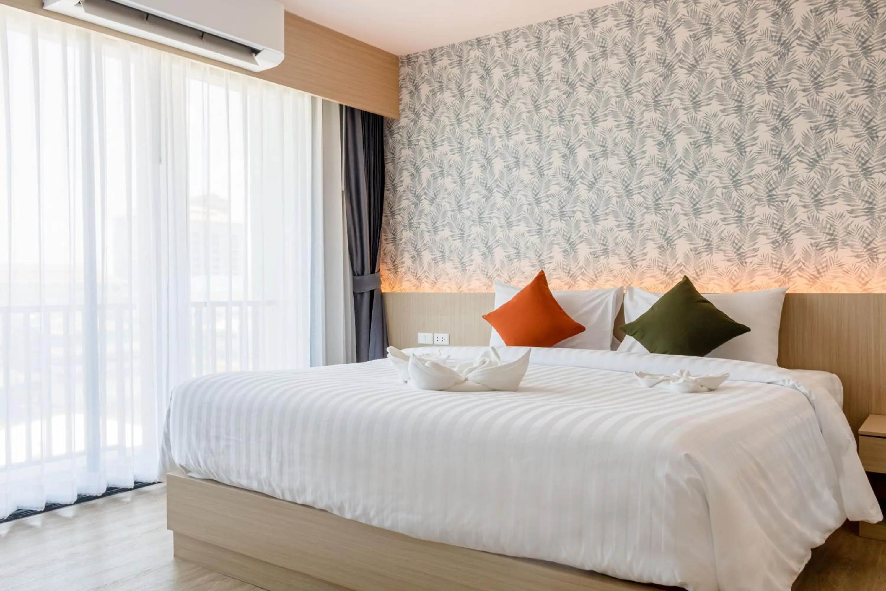 Family King Room in ONE Hotel