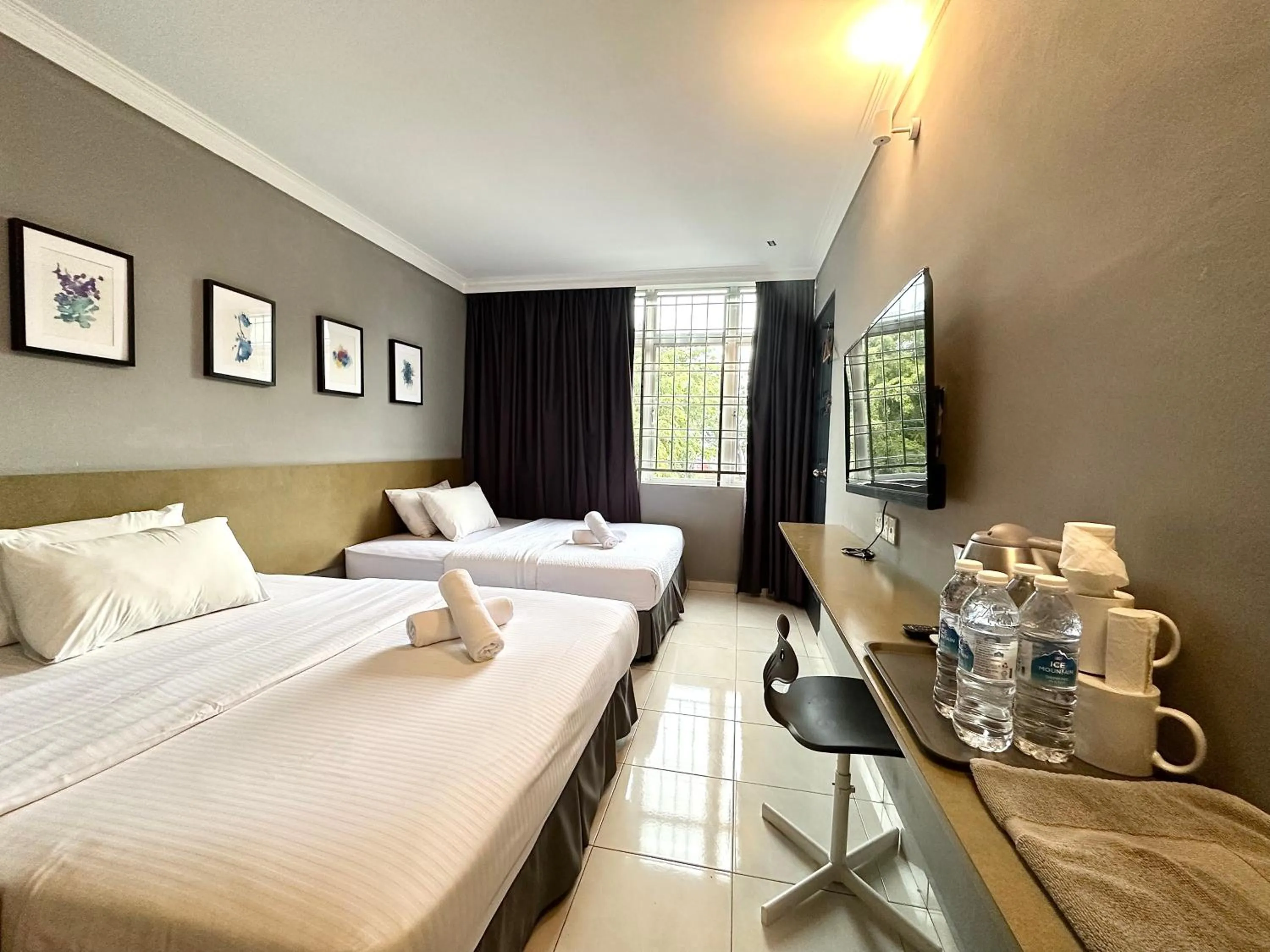 Deluxe Family Suite in # Hashtag Hotel - Self Check in