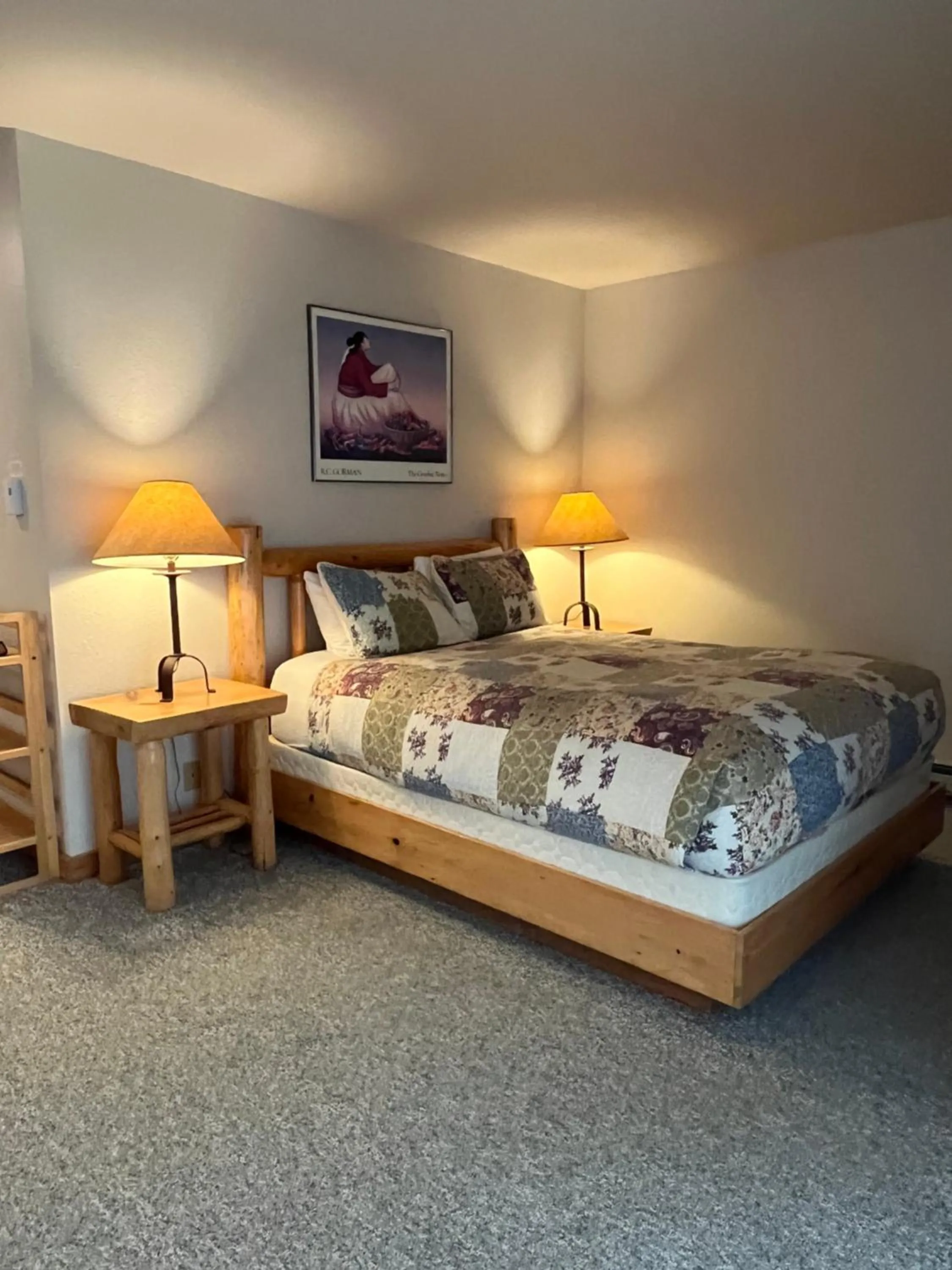 Deluxe Queen Room in River Run Inn