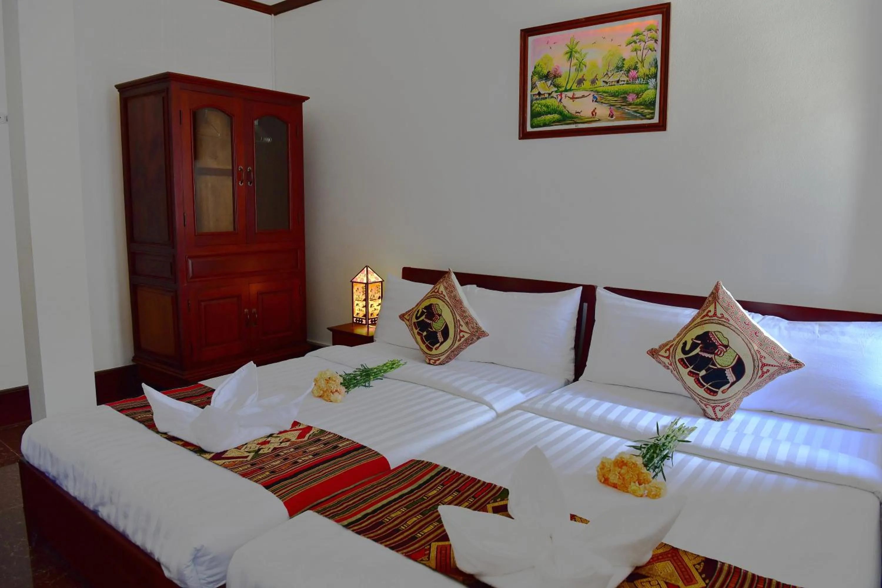 Superior Twin Room with Balcony in Thatsaphone Hotel