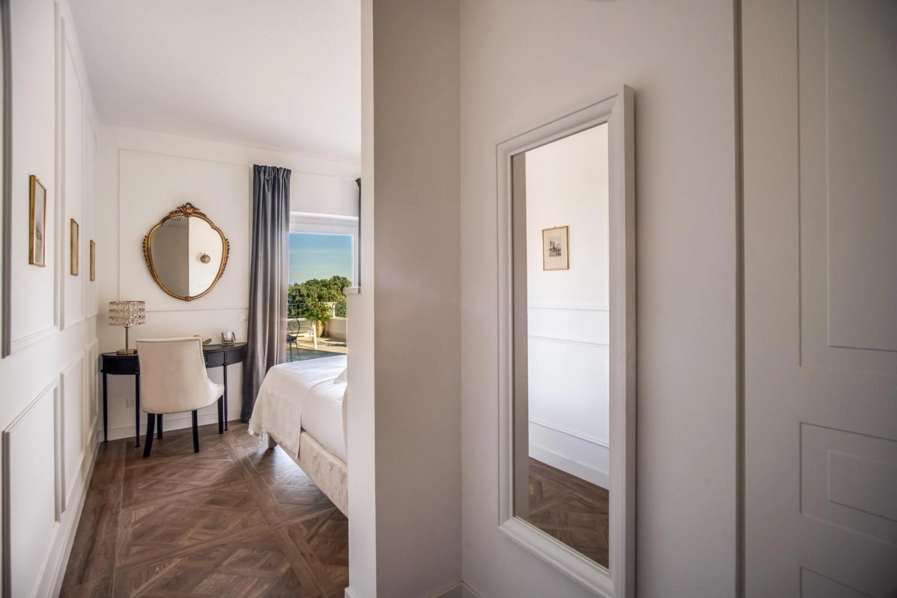 Deluxe Double Room with Terrace in Vigna Caio Relais & Spa