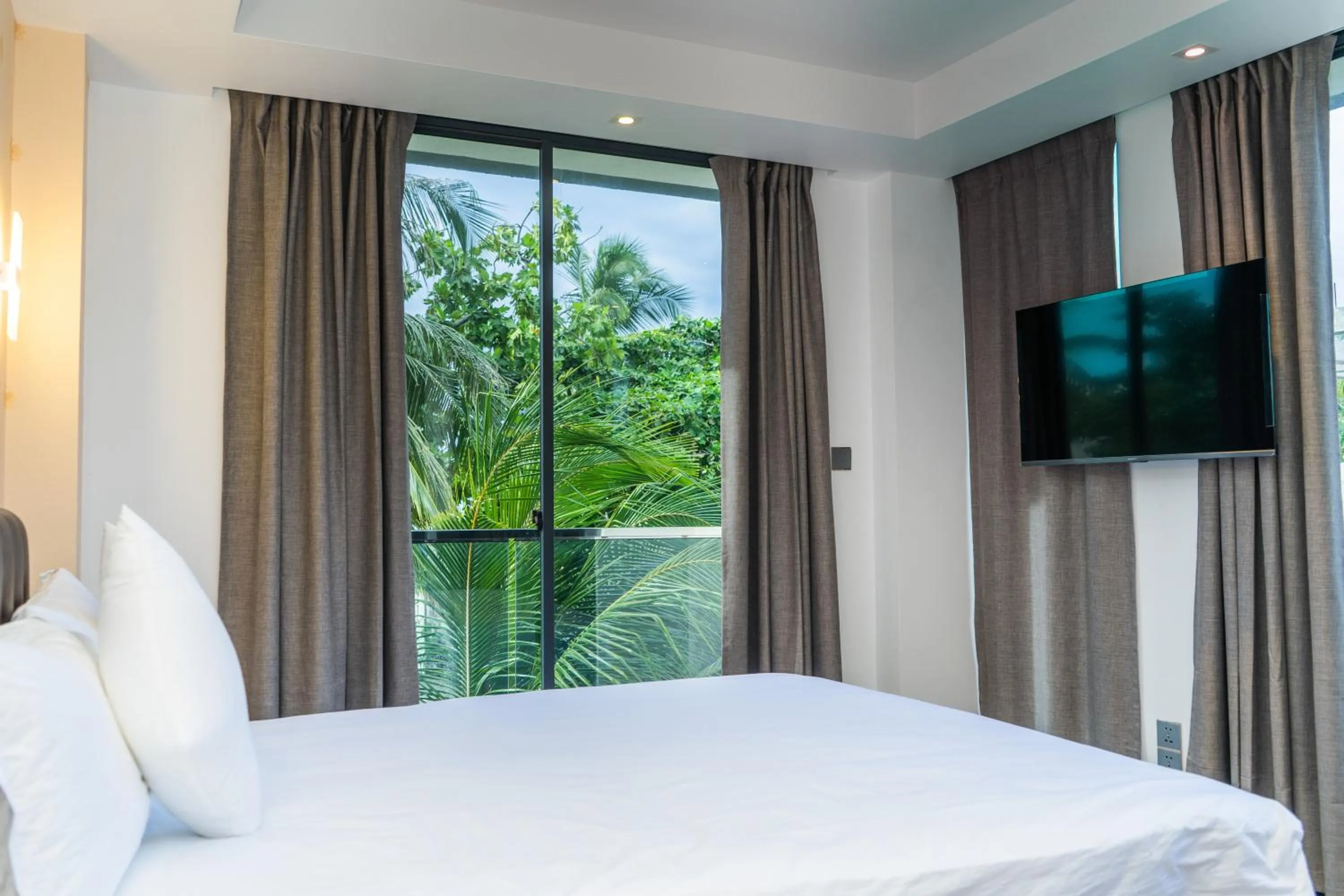 Junior Suite with Ocean View in Ari Grand Hotel & Spa