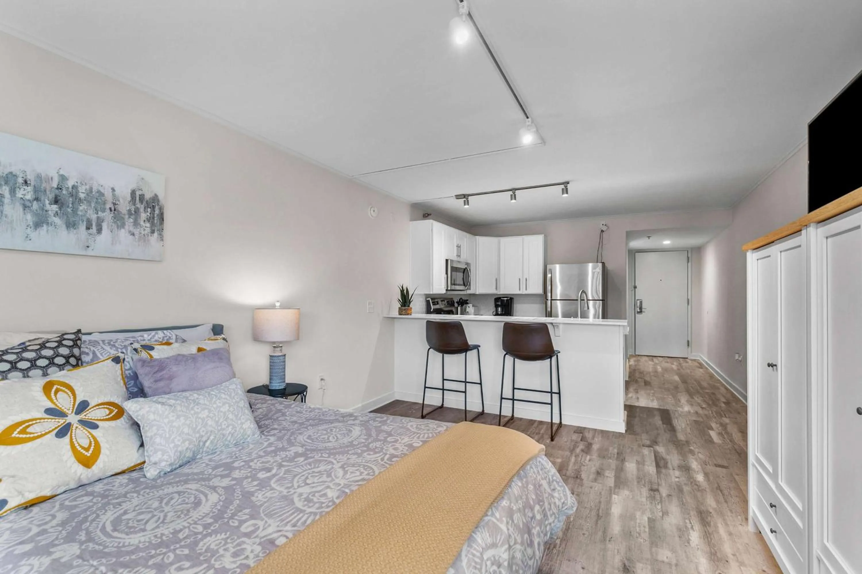 Queen Suite with Pool View - Non-Smoking in Mulberry, a Wyndham Hotel