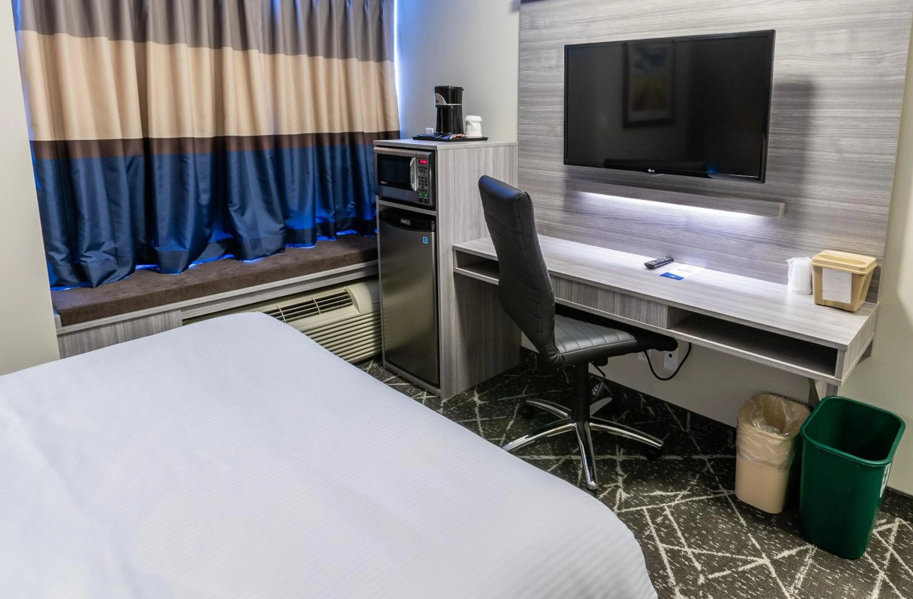 Queen Room - Disability Access/Non-Smoking in Microtel Inn & Suites by Wyndham Lloydminster