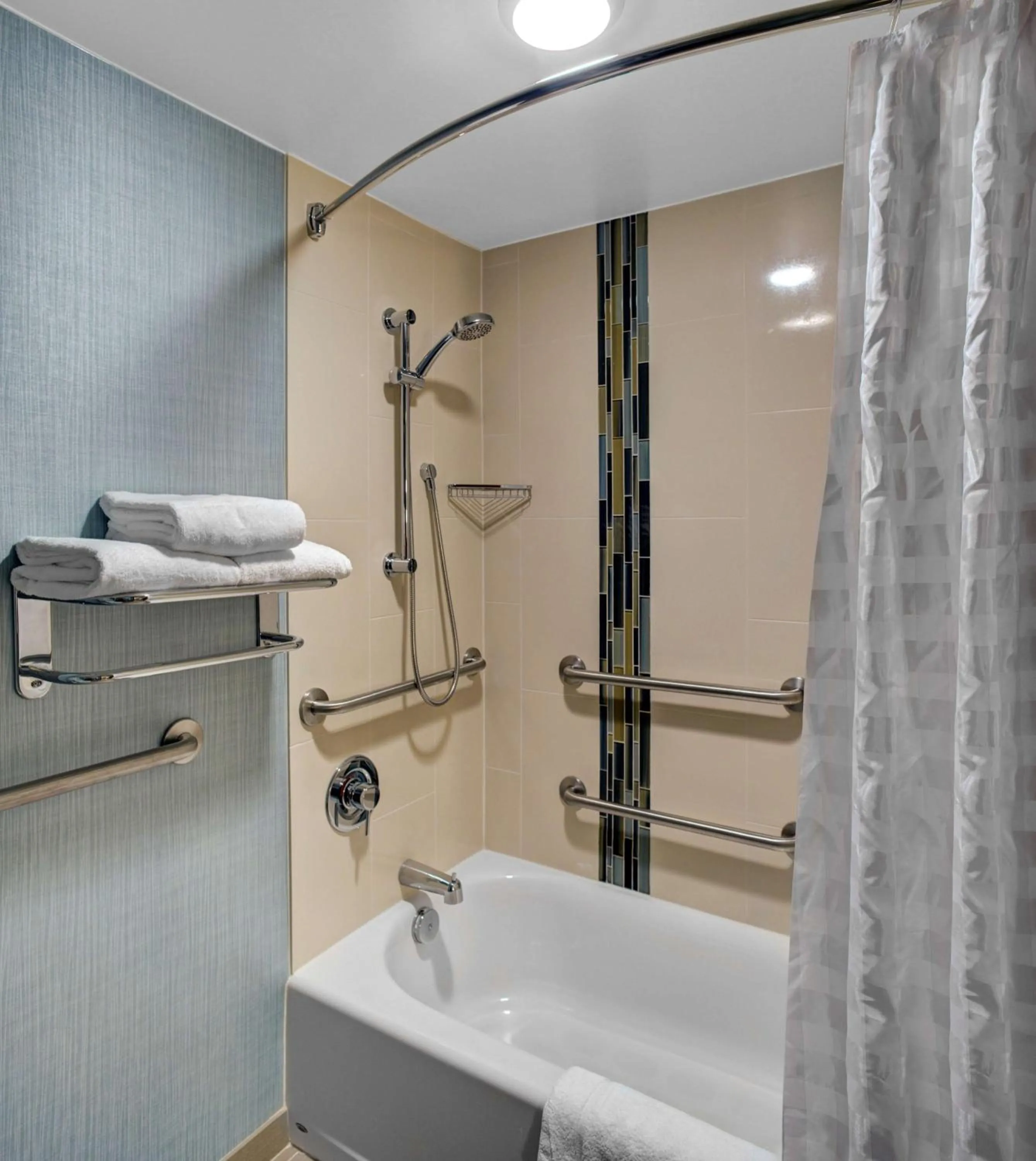 King Room with Sofa Bed and Accessible Tub - Disability Access in Hyatt Place Albuquerque Airport
