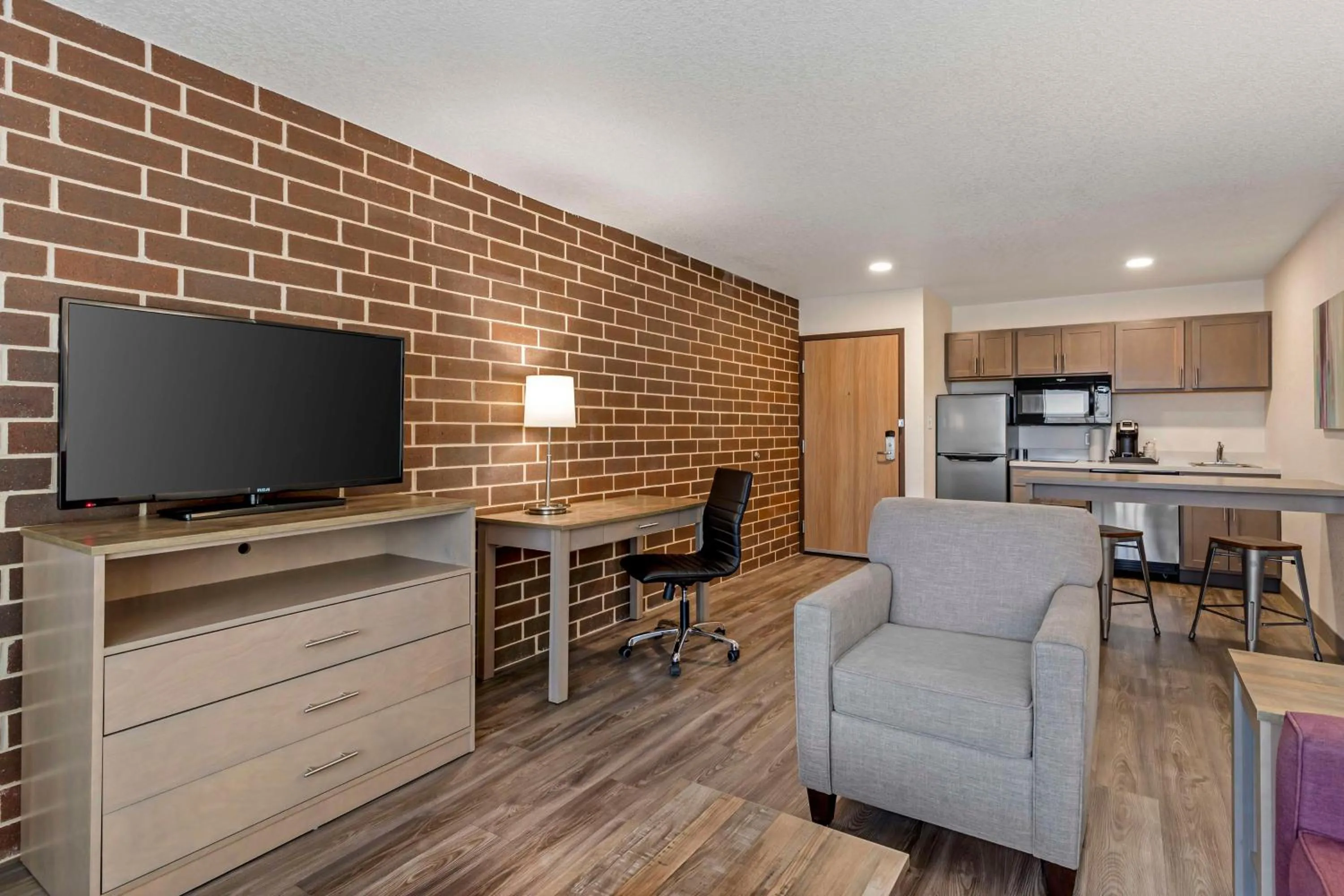 King Suite with Sofa Bed in Best Western Plus Executive Residency Waterloo & Cedar Falls