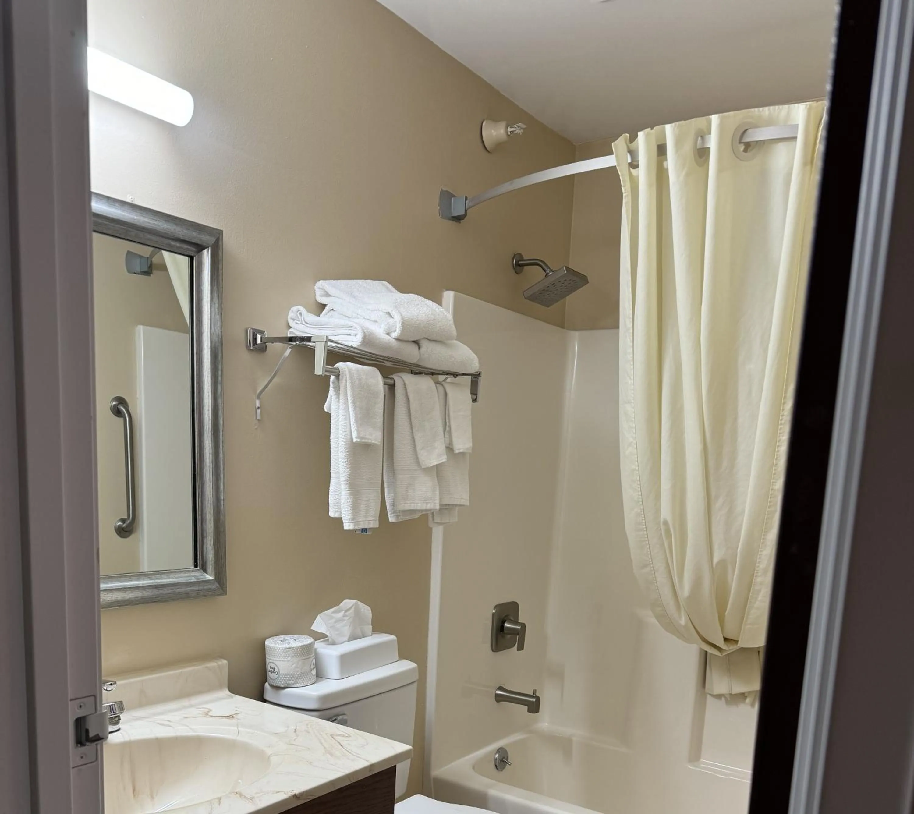 Queen Room with Two Queen Beds - Non-Smoking in Super 8 by Wyndham Mason City