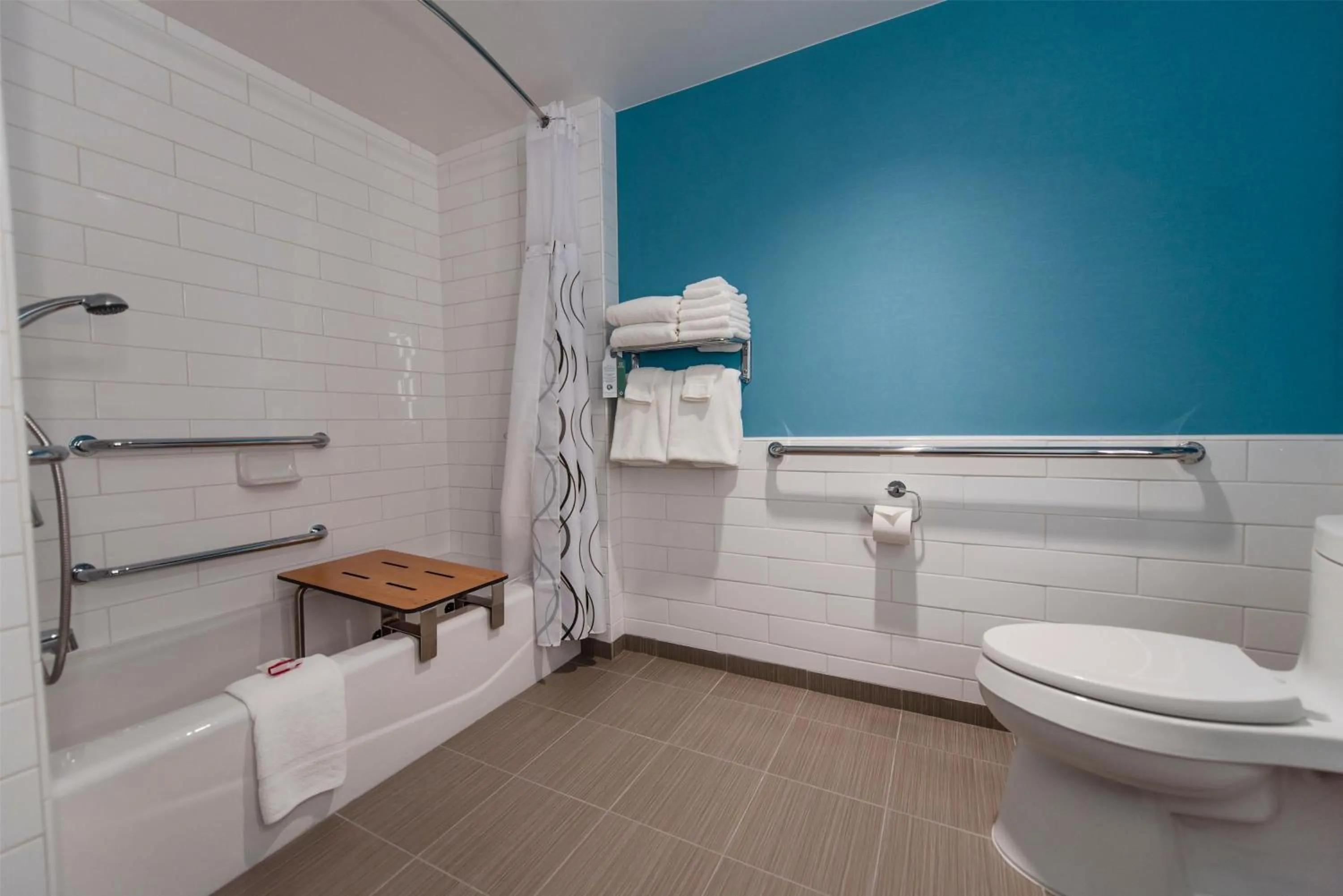 Deluxe Queen Room with Two Queen Beds and Pool View - Mobility Access/Non-Smoking in Howard Johnson by Wyndham Anaheim Hotel & Water Playground