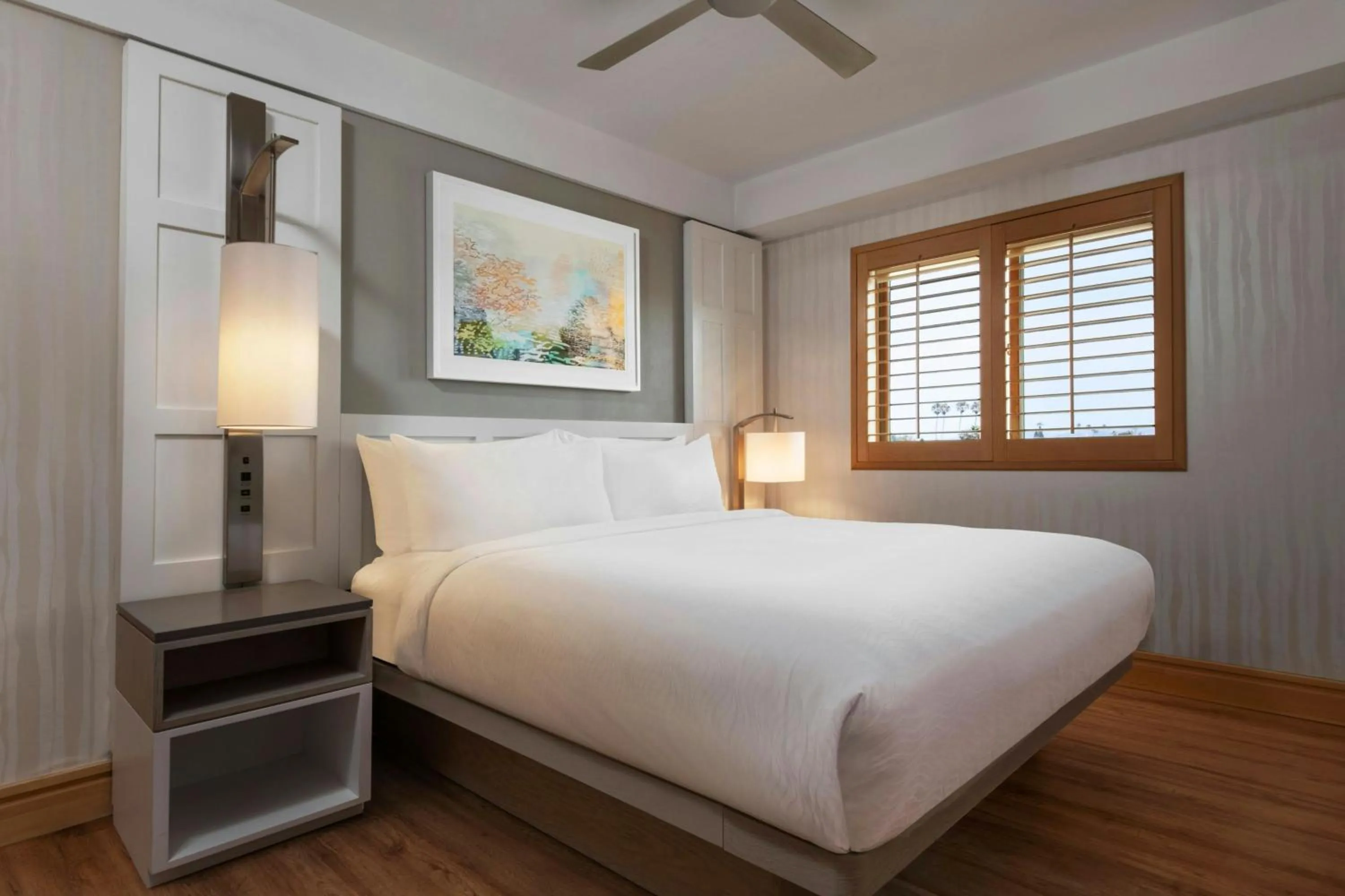 One-Bedroom King Suite with Ocean View in Pier South Resort, Autograph Collection